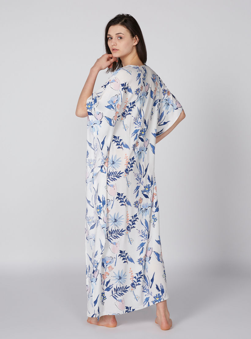 فستان طويل بياقة V وحوّاف غير مستويّة وطبعات-women-clothing-nightwear-nighties-image-3