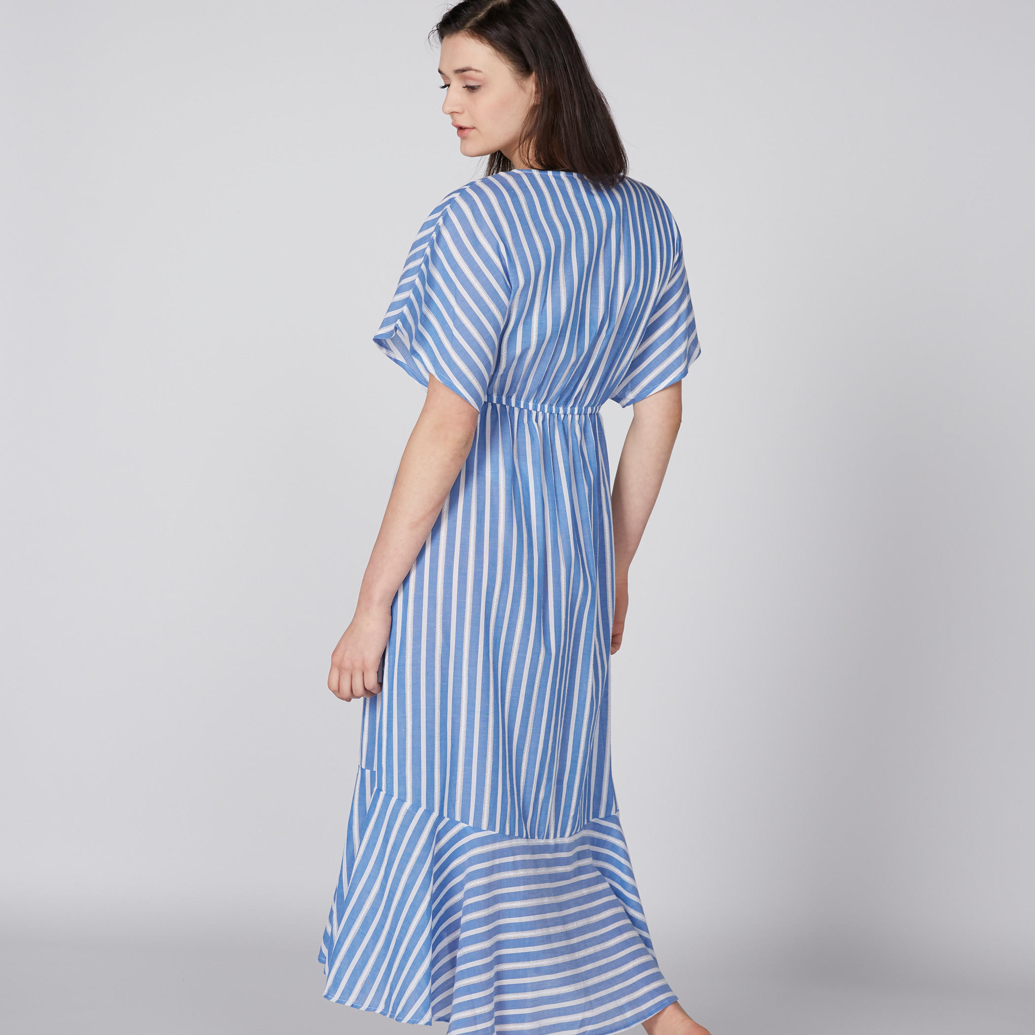 فستان قفطان مقلّم بياقة V ورباط وشرّابات-women-clothing-nightwear-nighties-image-3