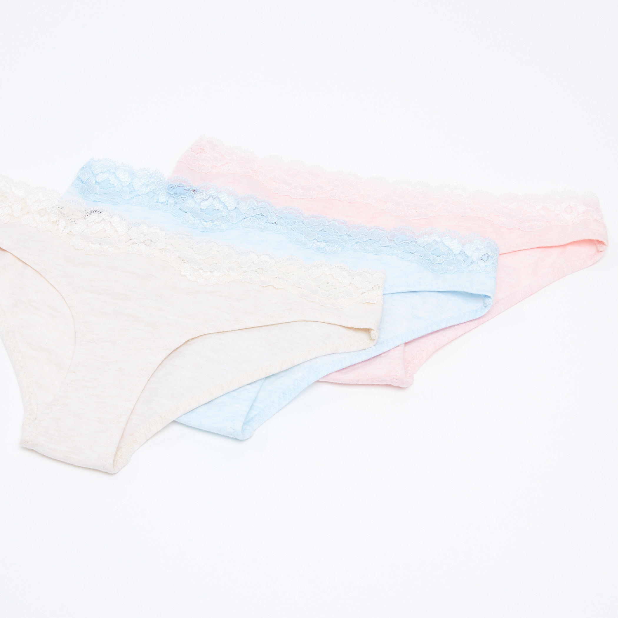 طقم سراويل بتفاصيل دانتيل وخصر مطاطي 3 قطع-women-clothing-lingerie-panties-image-1