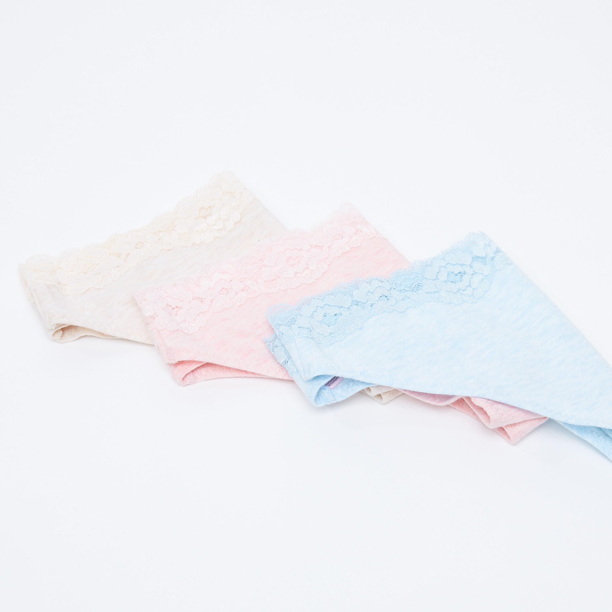 طقم سراويل بتفاصيل دانتيل وخصر مطاطي 3 قطع-women-clothing-lingerie-panties-image-3