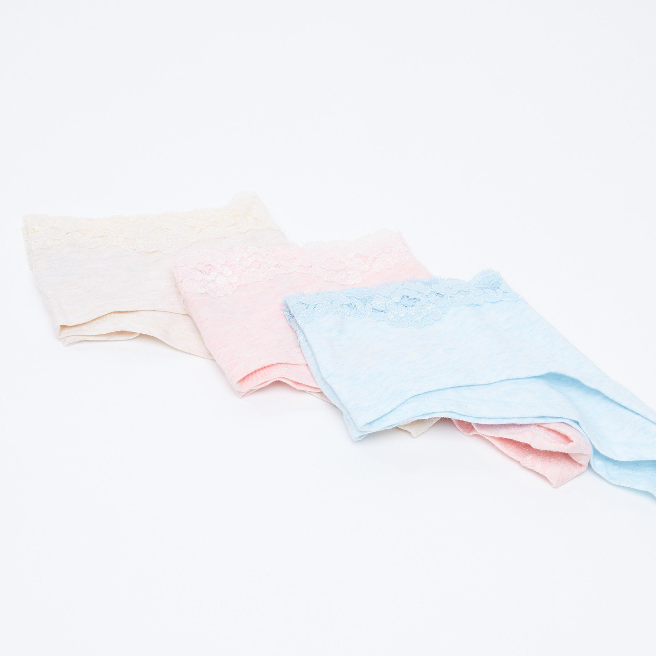 سراويل ثونج بتفاصيل دانتيل وخصر مطاطي 3 قطع-women-clothing-lingerie-panties-image-3