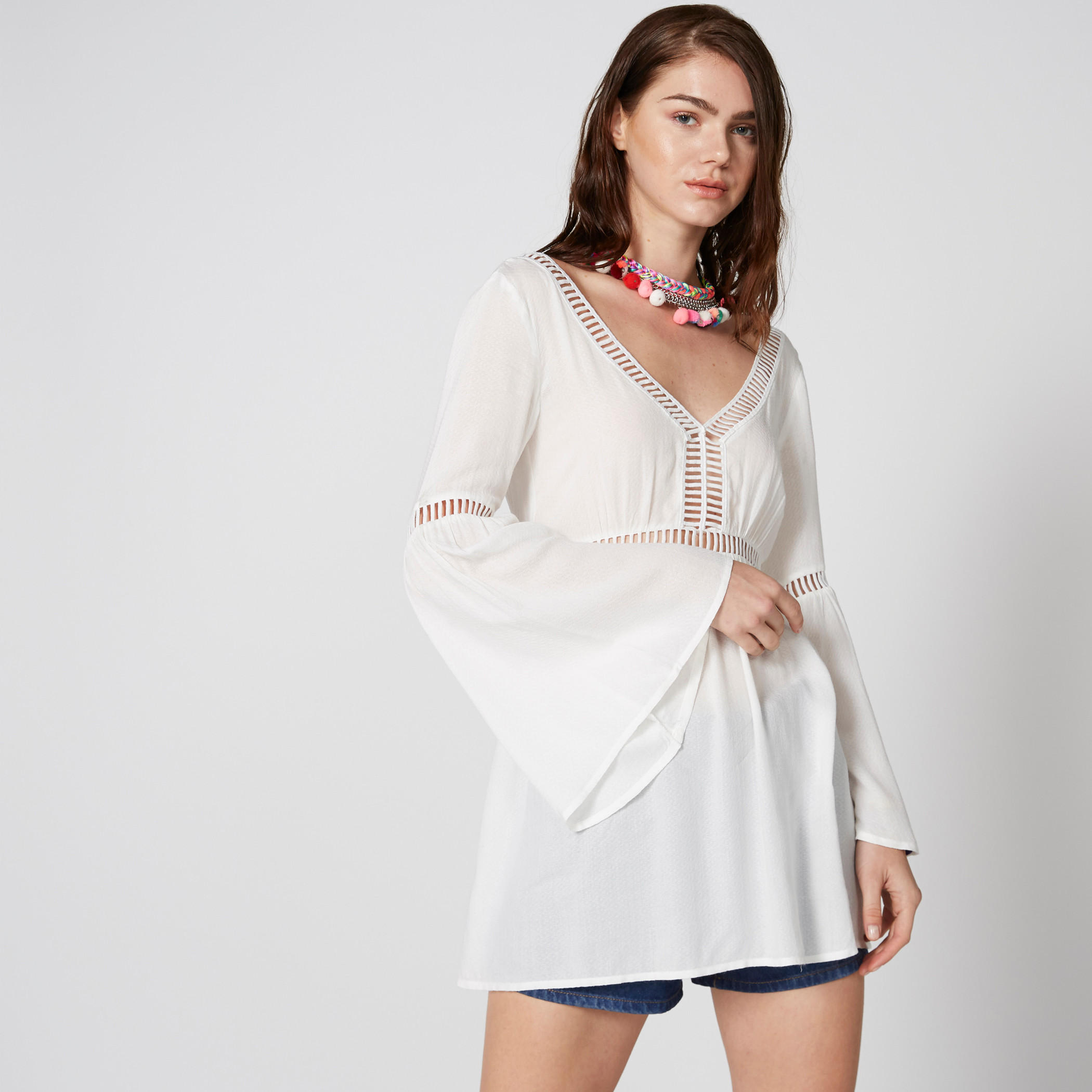 بلوزة بياقة V وأكمام عريضة وتفاصيل مفرغة-women-clothing-shirtsandblouses-blouses-image-1
