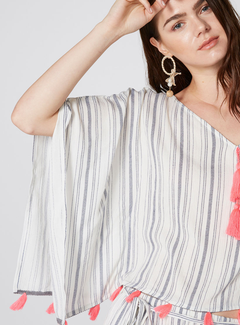 قفطان مقلم بياقة V وشُرّابات-women-clothing-shirtsandblouses-blouses-image-3