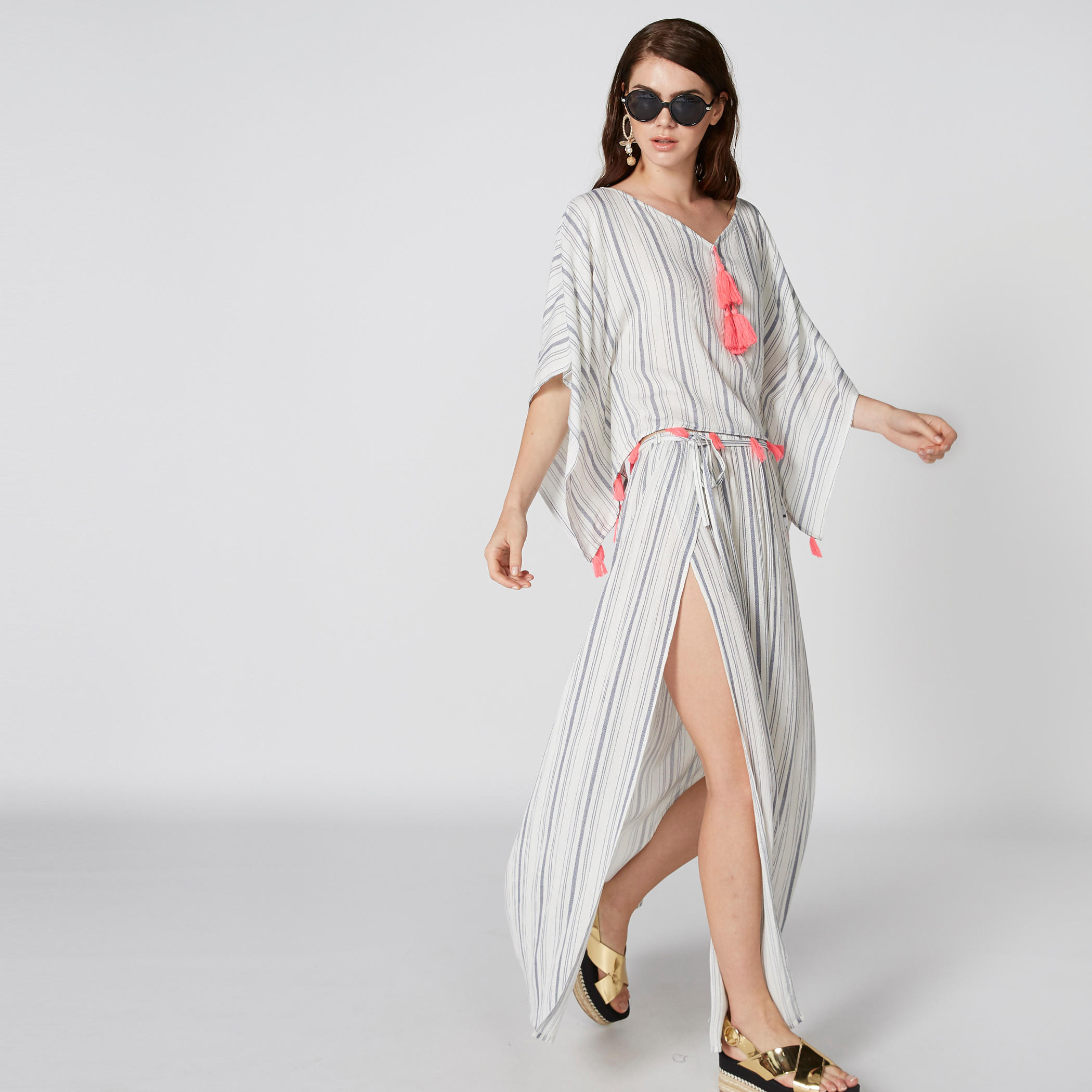 قفطان مقلم بياقة V وشُرّابات-women-clothing-shirtsandblouses-blouses-image-1