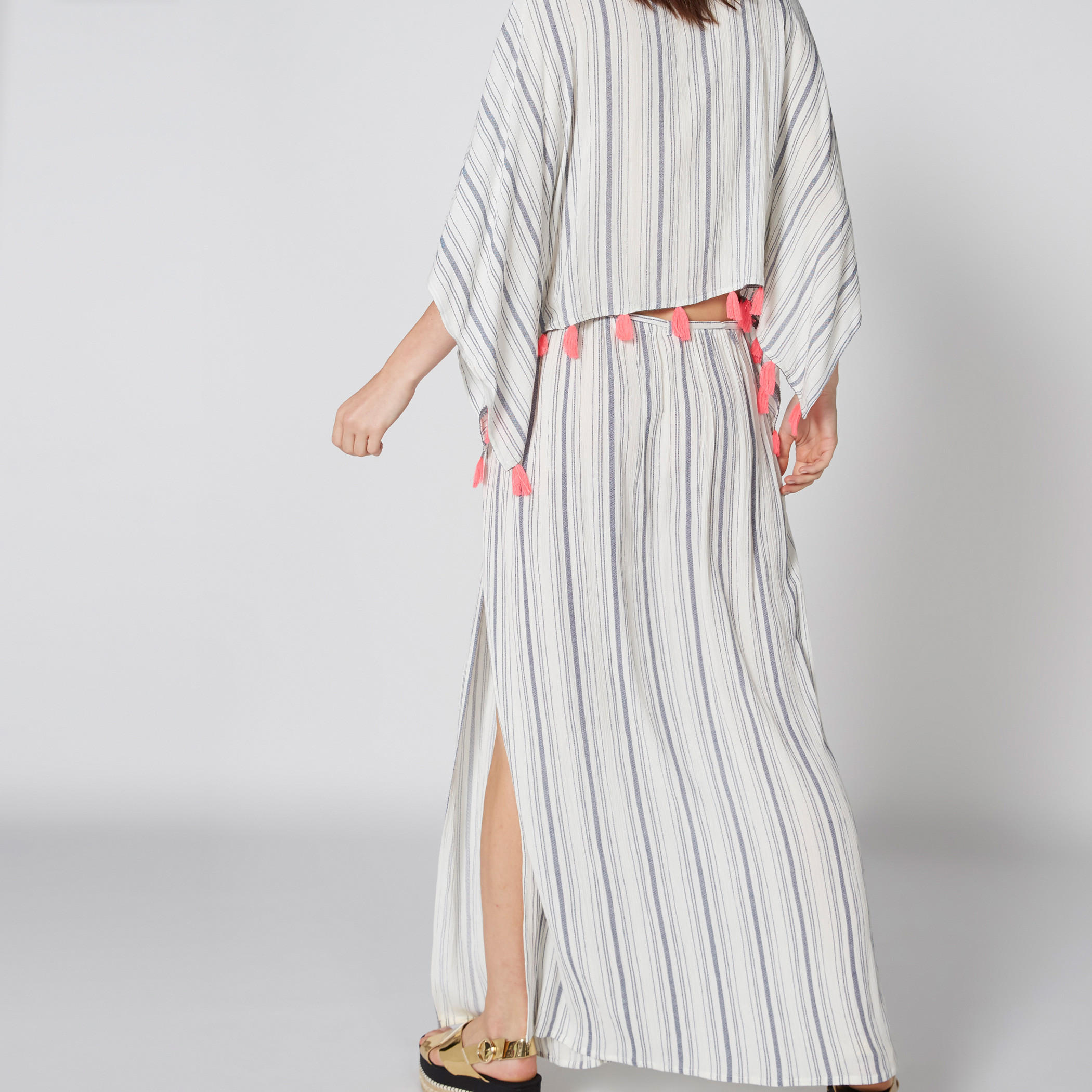 تنورة ماكسي مقلمة بفتحة جانبية ورباط-women-clothing-bottoms-skirts-image-2