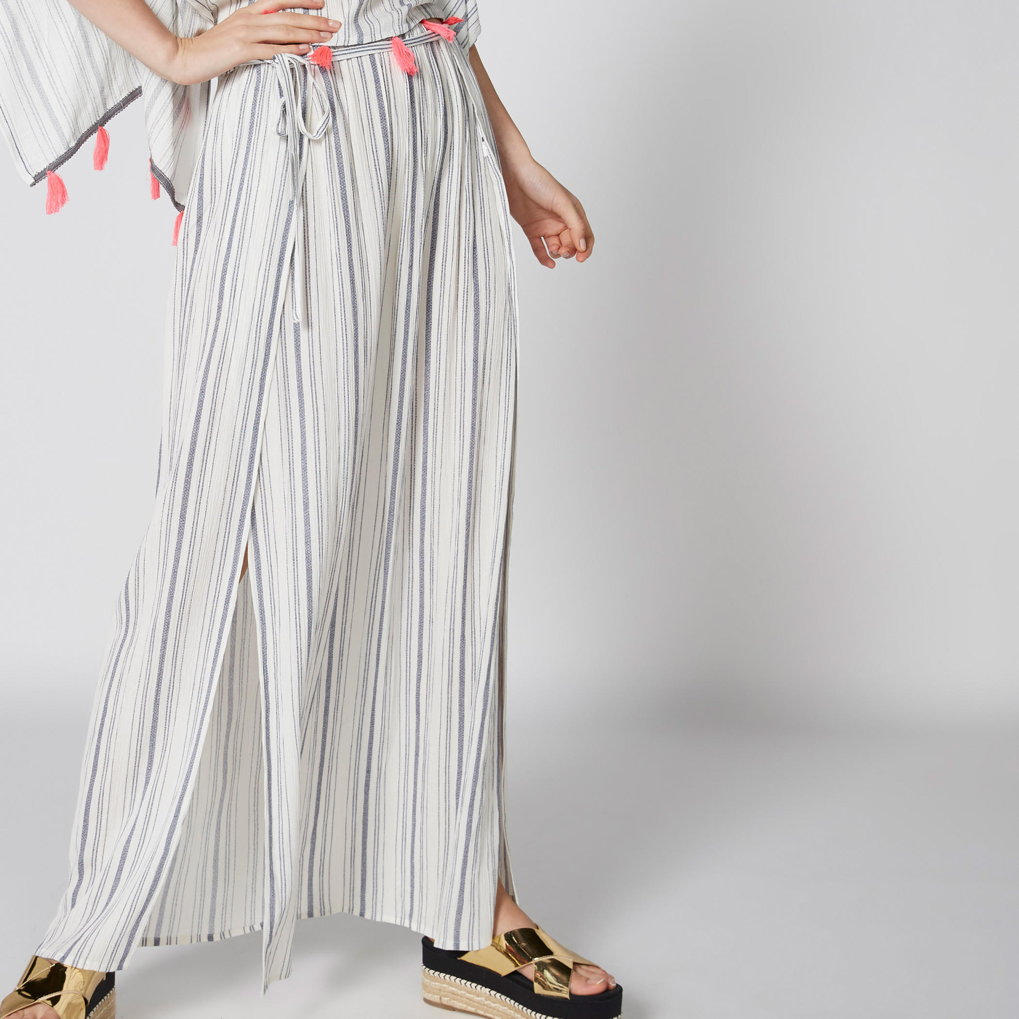 تنورة ماكسي مقلمة بفتحة جانبية ورباط-women-clothing-bottoms-skirts-image-3