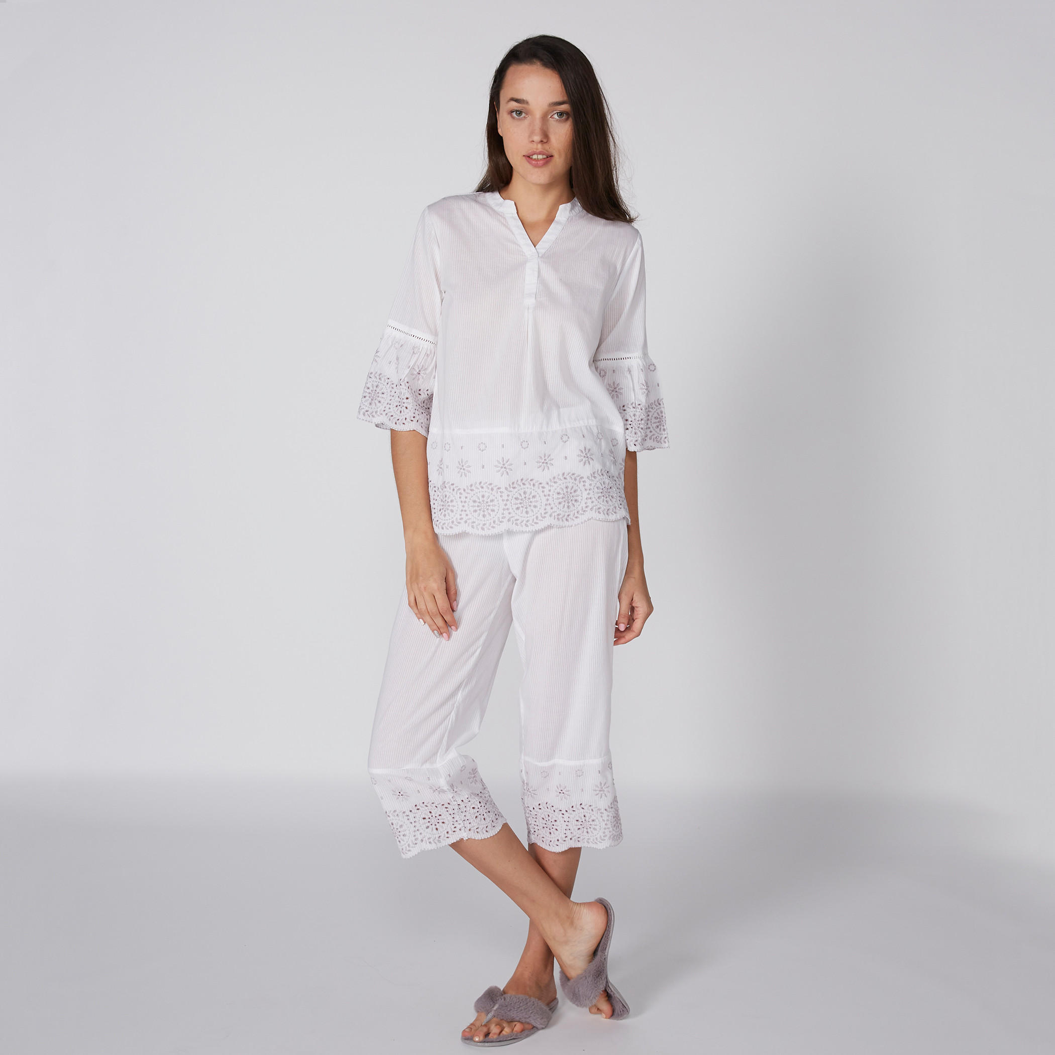طقم بنطال بيجاما وبلوزة بأكمام 3/4 وتفاصيل دانتيل-women-clothing-nightwear-pyjamas-longsets-image-1