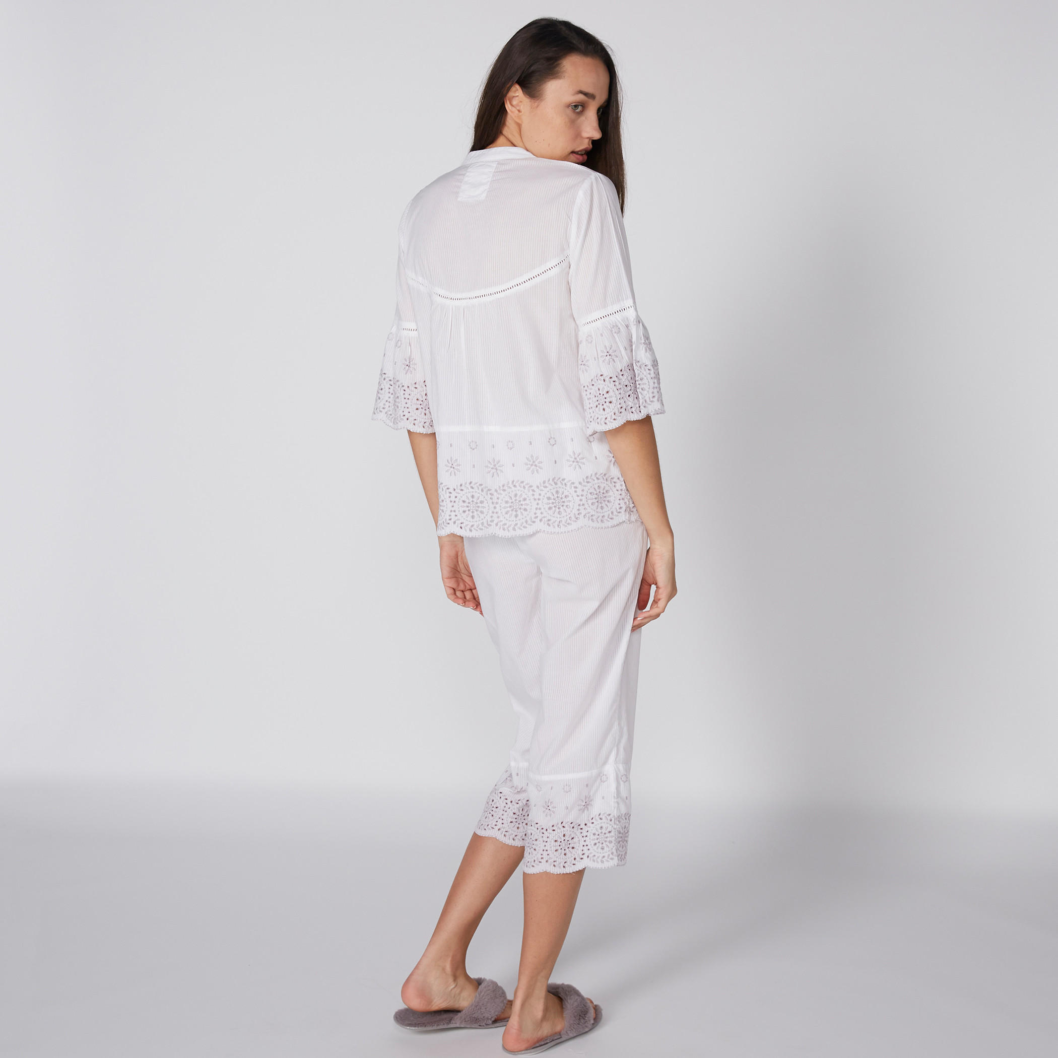 طقم بنطال بيجاما وبلوزة بأكمام 3/4 وتفاصيل دانتيل-women-clothing-nightwear-pyjamas-longsets-image-2