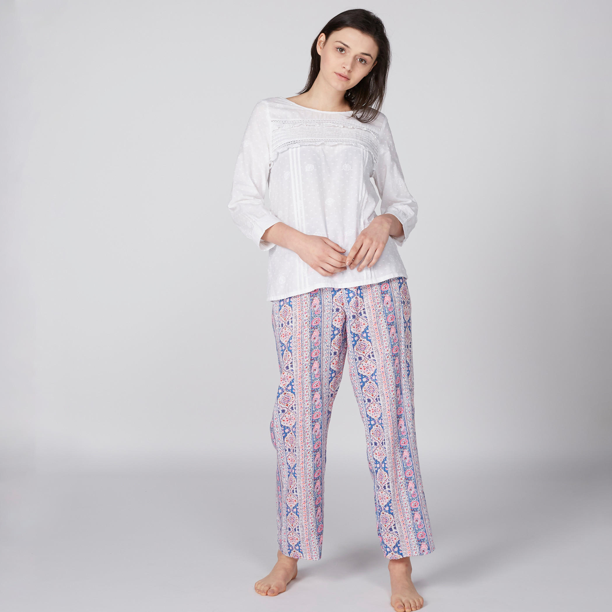 طقم بنطال بيجاما بطبعات وبلوزة مطرّزة بياقة قارب-women-clothing-nightwear-pyjamas-longsets-image-1
