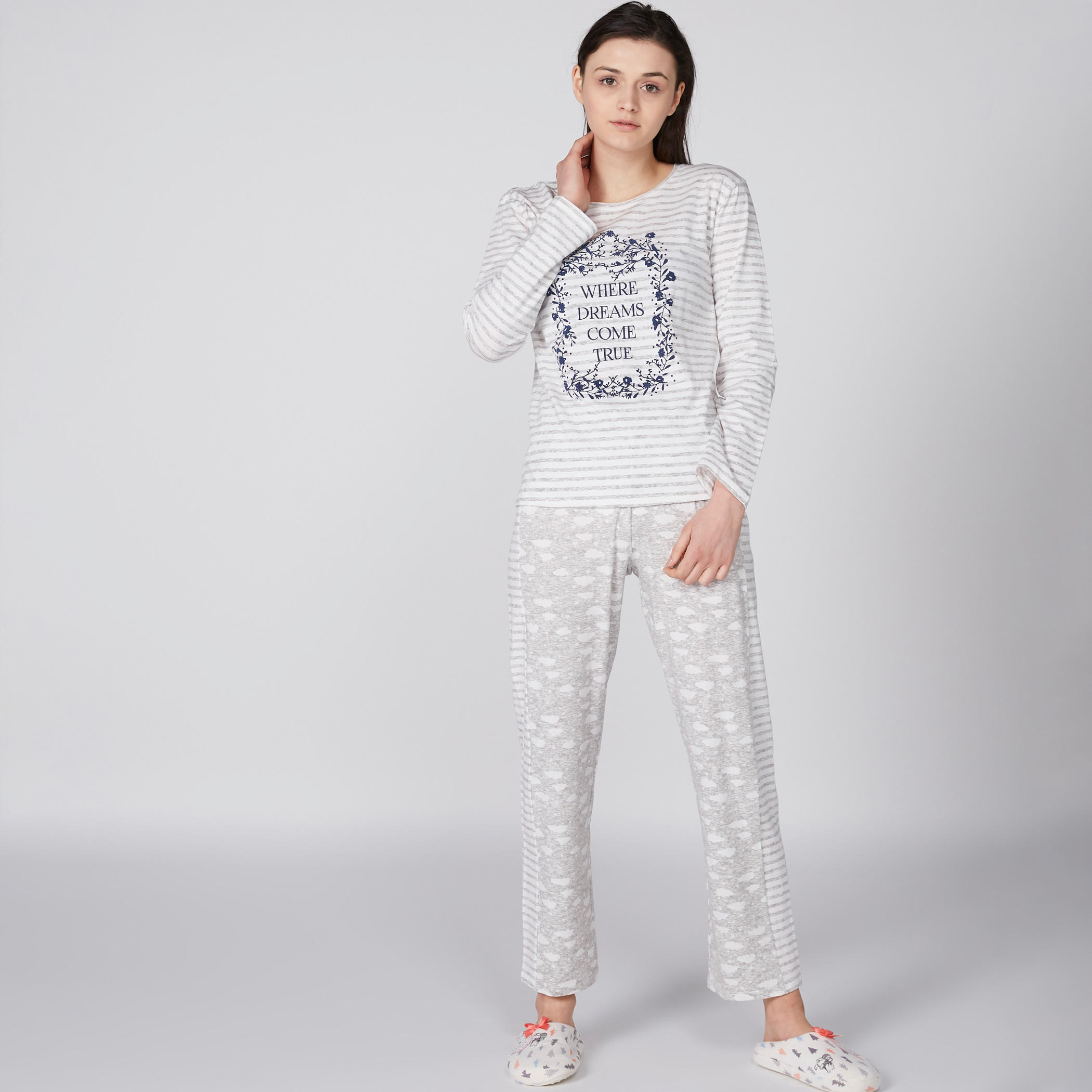 طقم بنطال بيجاما وتيشيرت بأكمام طويلة وطبعات-women-clothing-nightwear-pyjamas-longsets-image-2