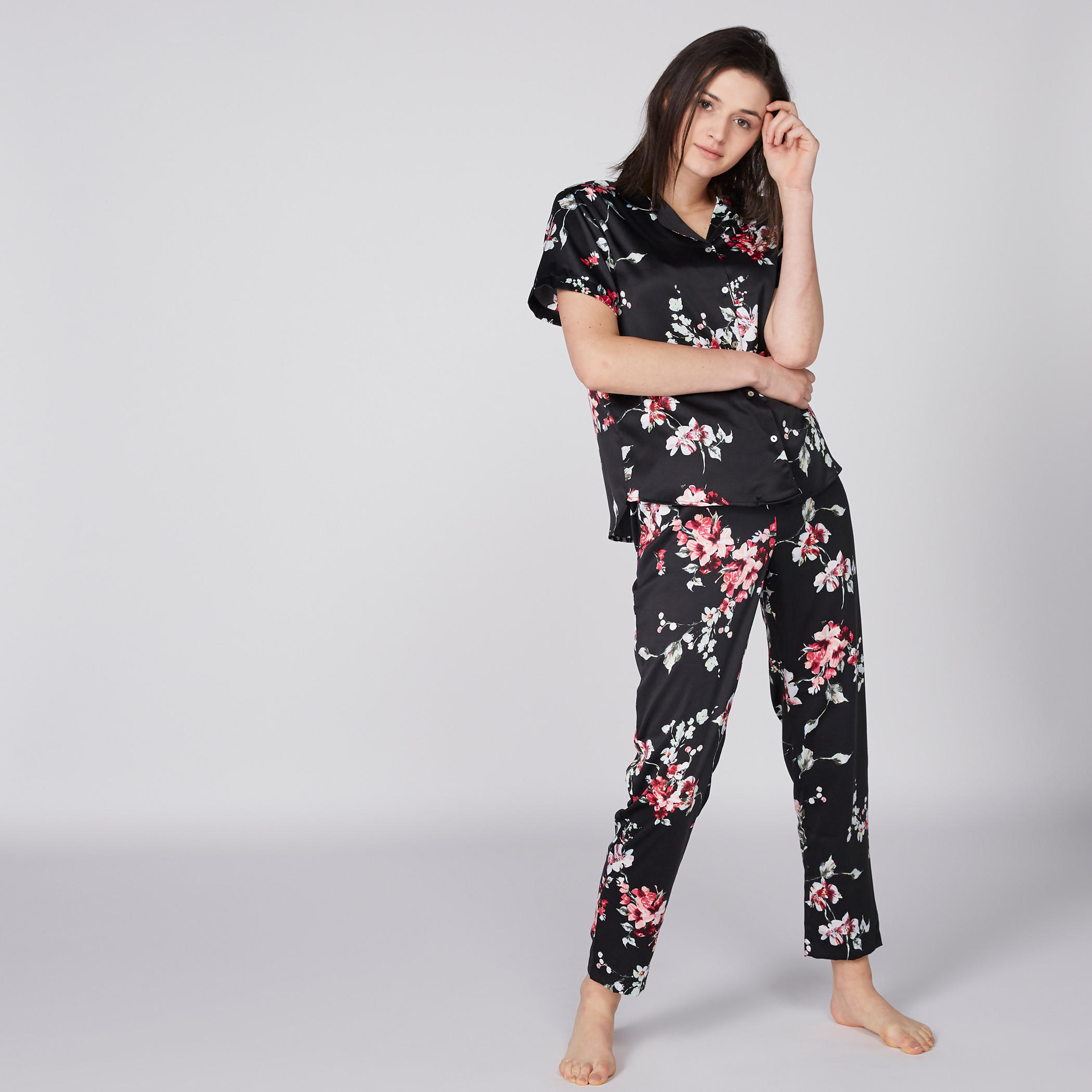 طقم بنطال بيجاما وقميص بأكمام قصيرة وطبعات-women-clothing-nightwear-pyjamas-longsets-image-1