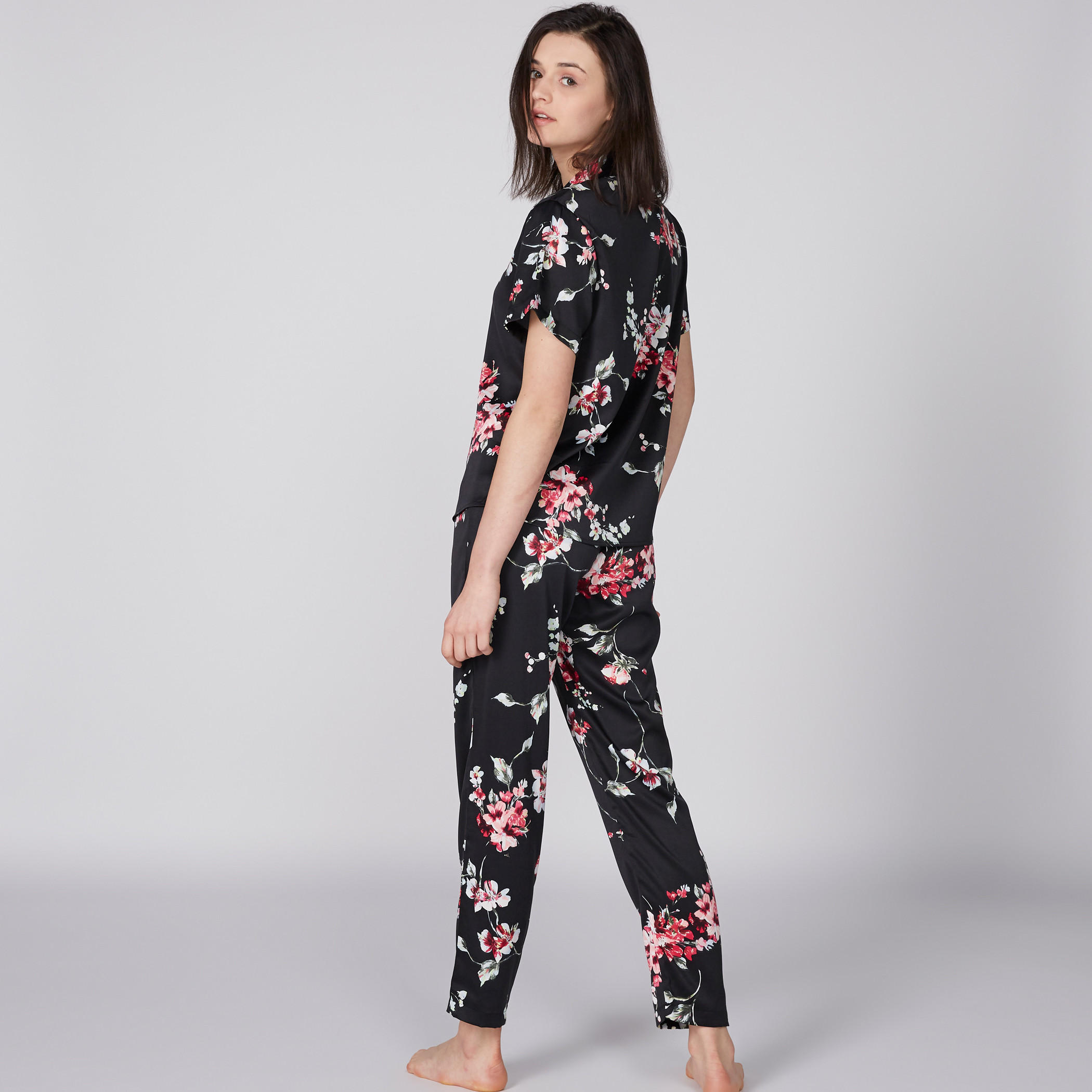 طقم بنطال بيجاما وقميص بأكمام قصيرة وطبعات-women-clothing-nightwear-pyjamas-longsets-image-2