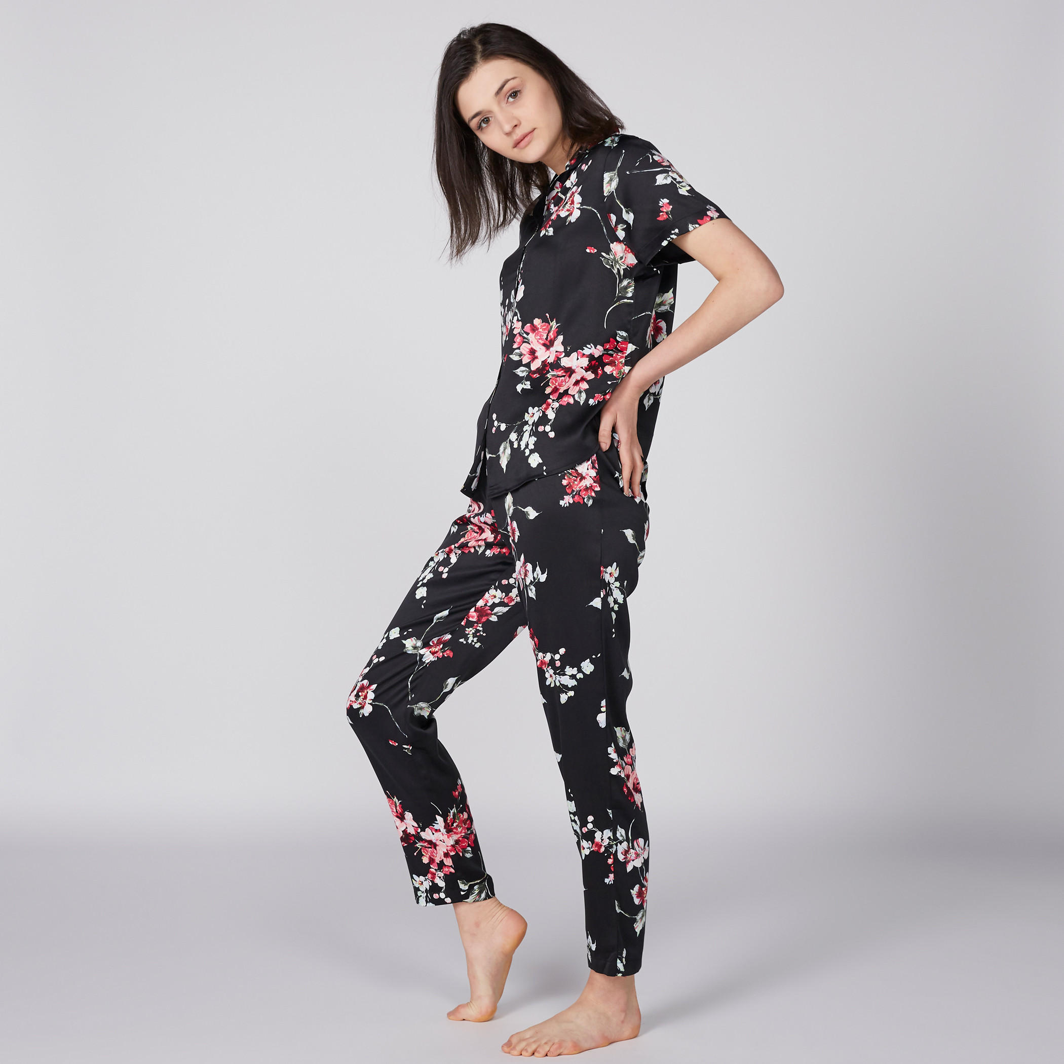 طقم بنطال بيجاما وقميص بأكمام قصيرة وطبعات-women-clothing-nightwear-pyjamas-longsets-image-3
