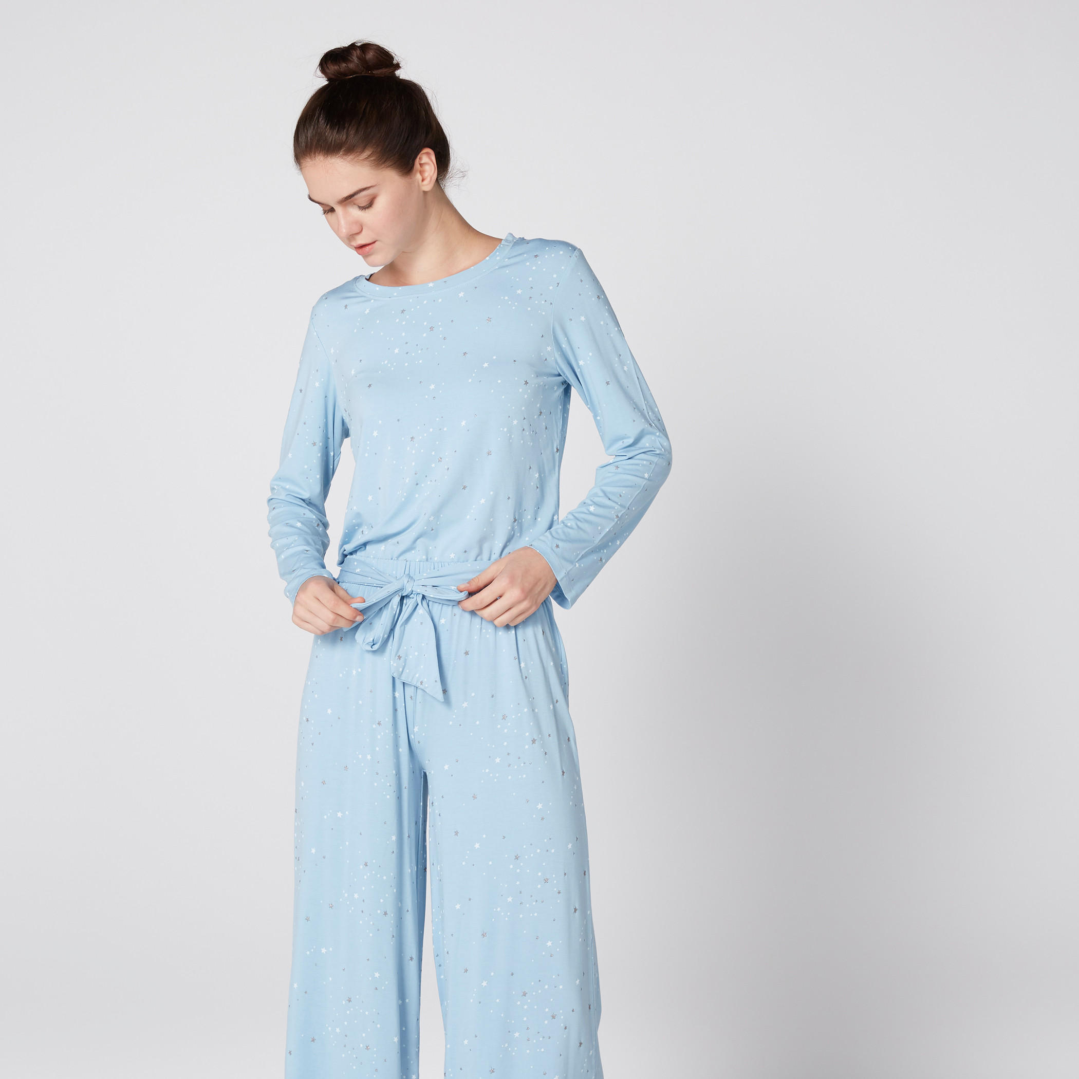 طقم بنطال كابري وتيشيرت بطبعات-women-clothing-nightwear-pyjamas-longsets-image-2