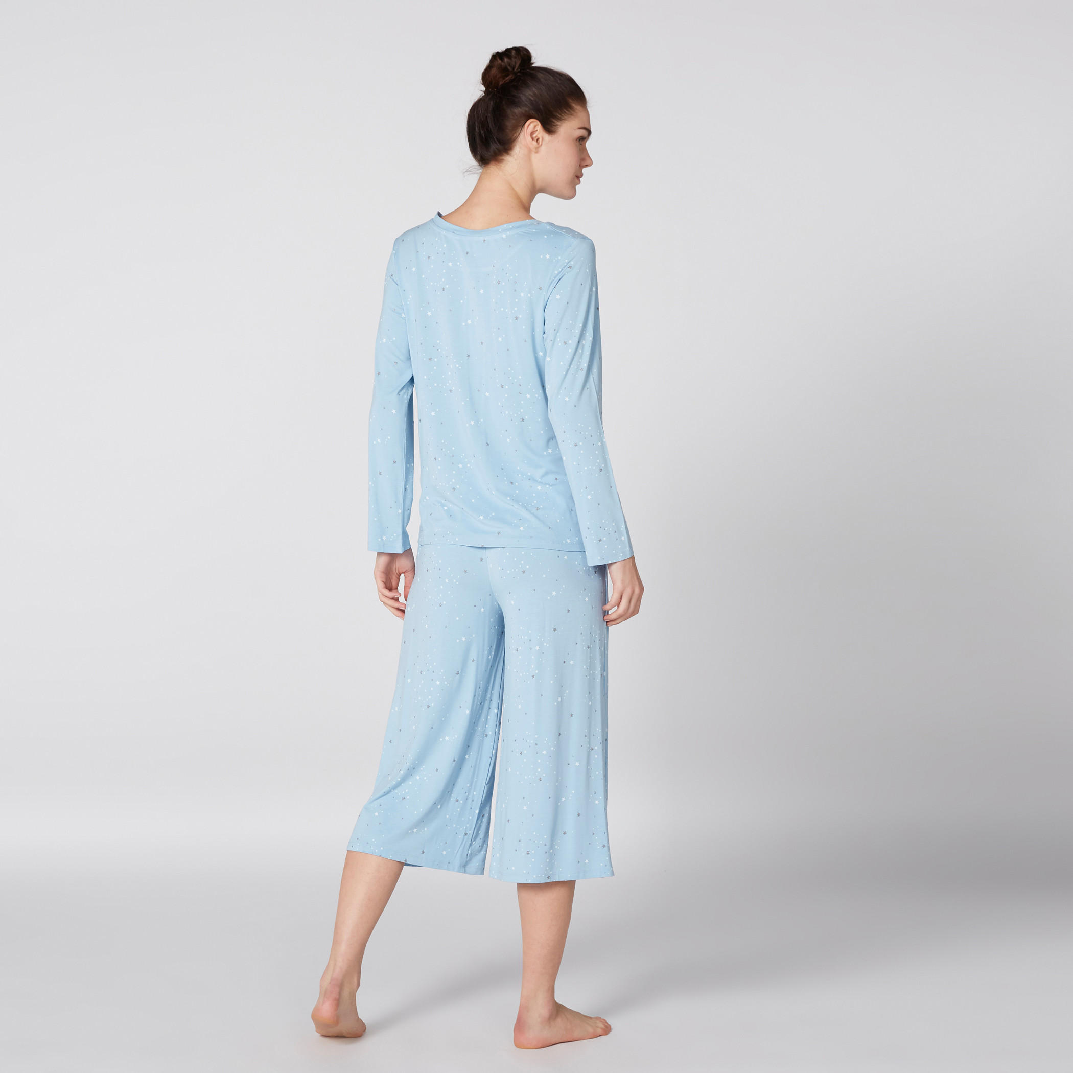 طقم بنطال كابري وتيشيرت بطبعات-women-clothing-nightwear-pyjamas-longsets-image-3