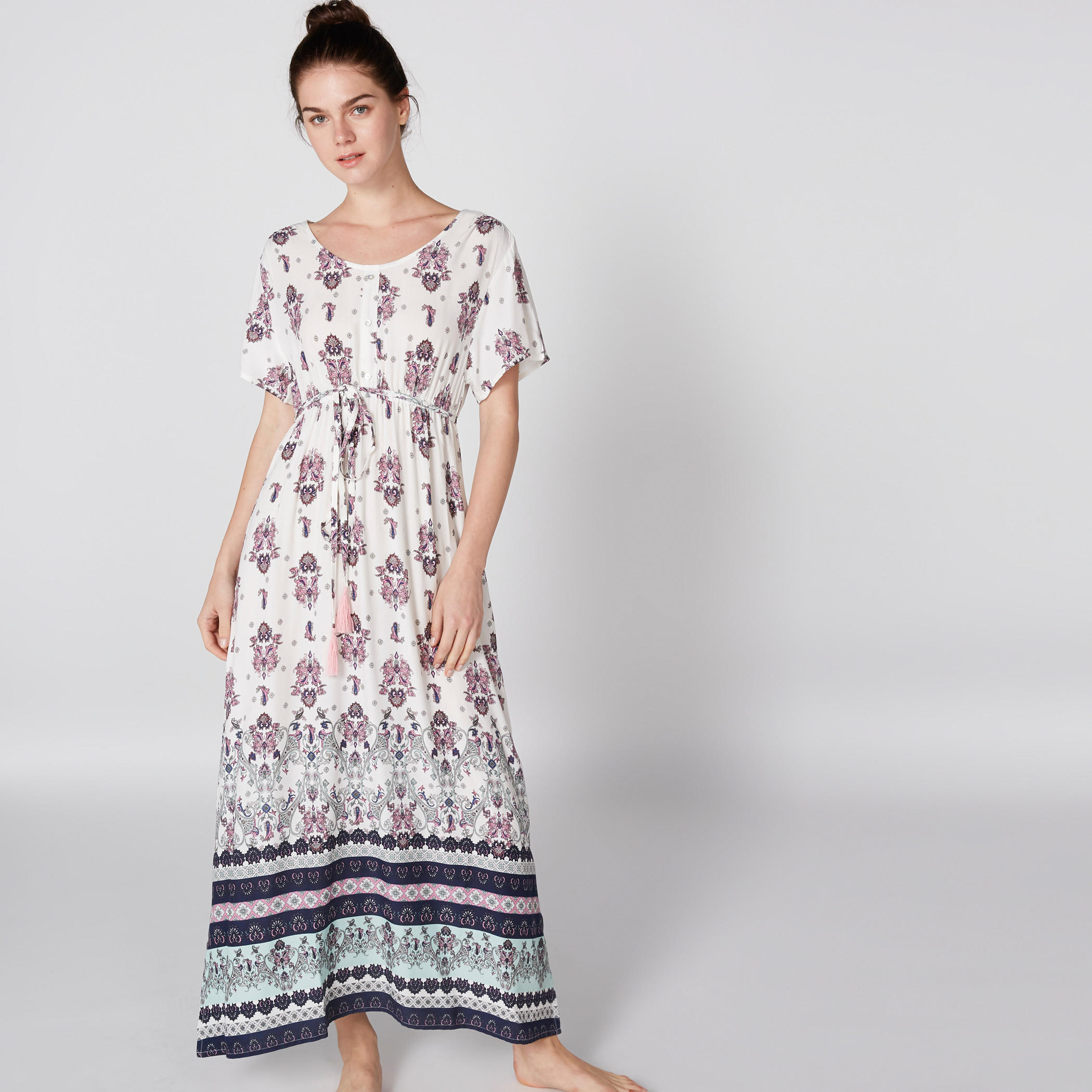 قميص نوم طويل بياقة مستديرة وأكمام قصيرة وطبعات-women-clothing-nightwear-nighties-image-1
