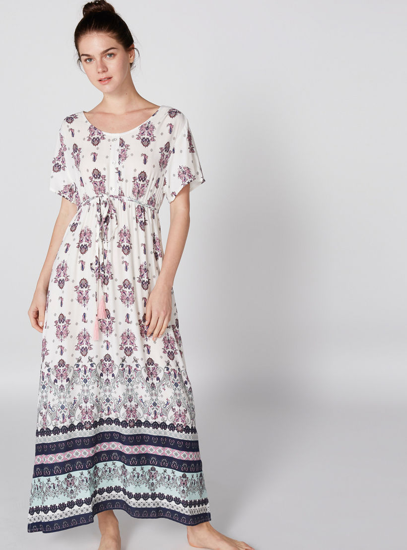 قميص نوم طويل بياقة مستديرة وأكمام قصيرة وطبعات-women-clothing-nightwear-nighties-image-1