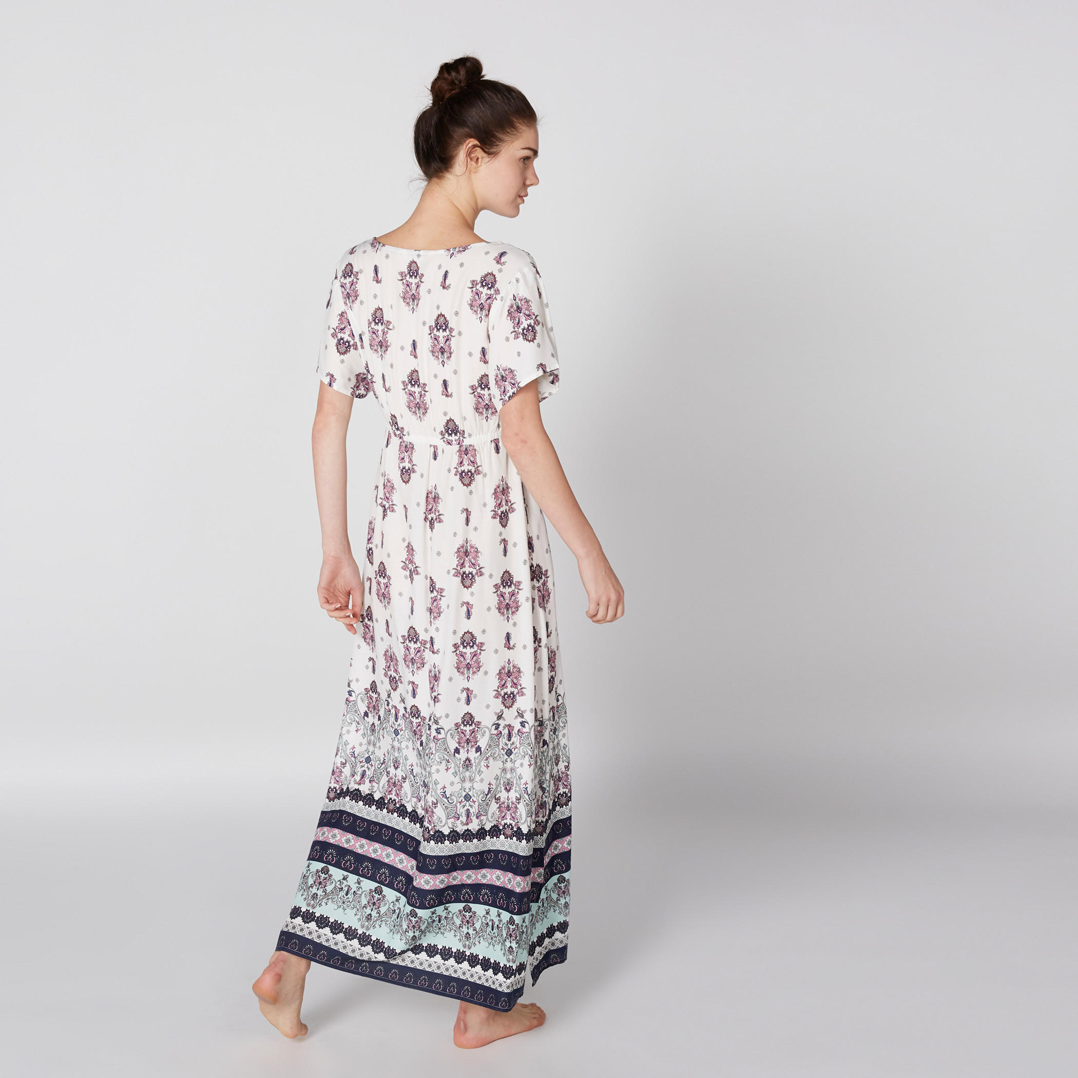 قميص نوم طويل بياقة مستديرة وأكمام قصيرة وطبعات-women-clothing-nightwear-nighties-image-3