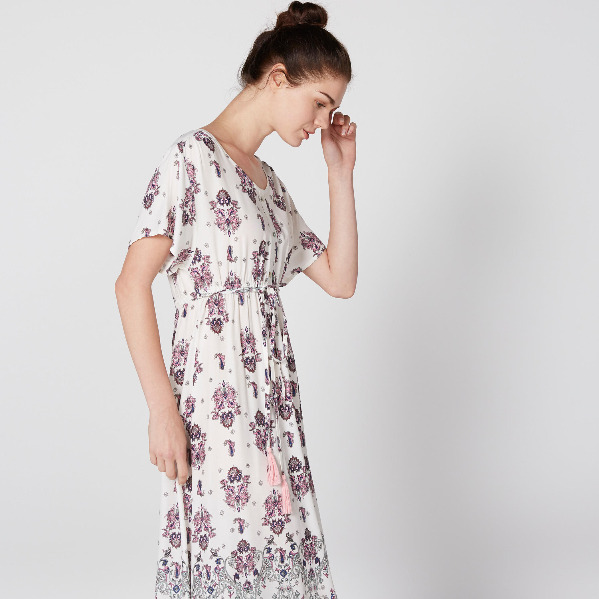 قميص نوم طويل بياقة مستديرة وأكمام قصيرة وطبعات-women-clothing-nightwear-nighties-image-4