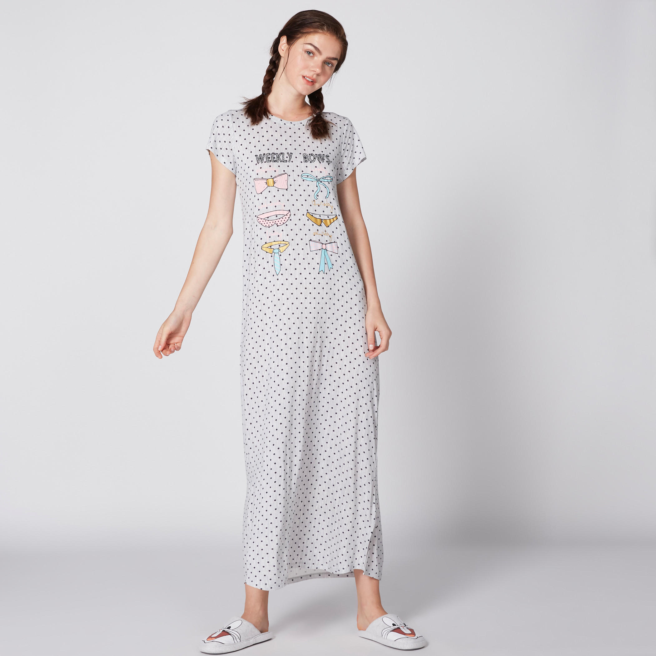 قميص نوم طويل بياقة مستديرة وأكمام كاب وطبعات-women-clothing-nightwear-nighties-image-1