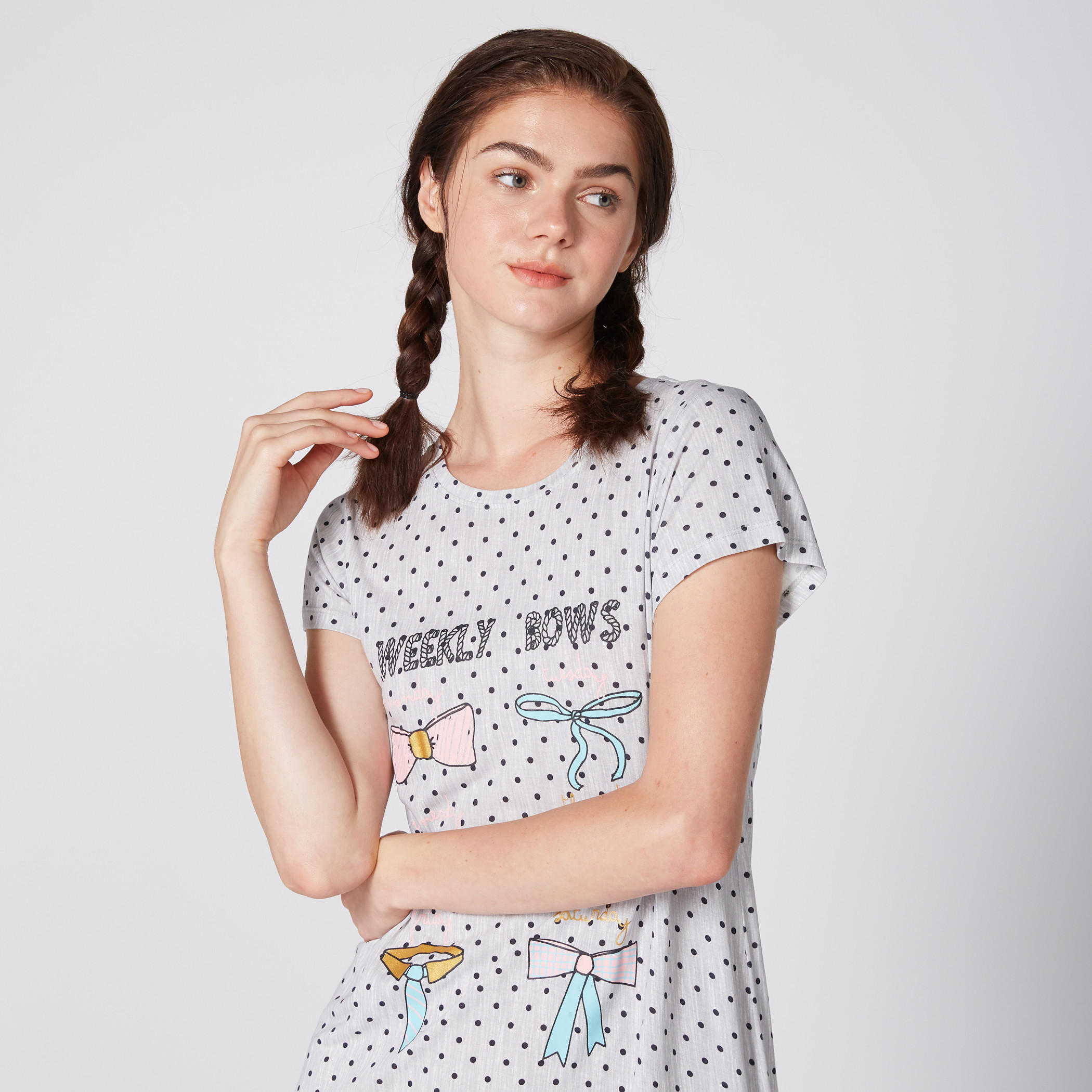 قميص نوم طويل بياقة مستديرة وأكمام كاب وطبعات-women-clothing-nightwear-nighties-image-2
