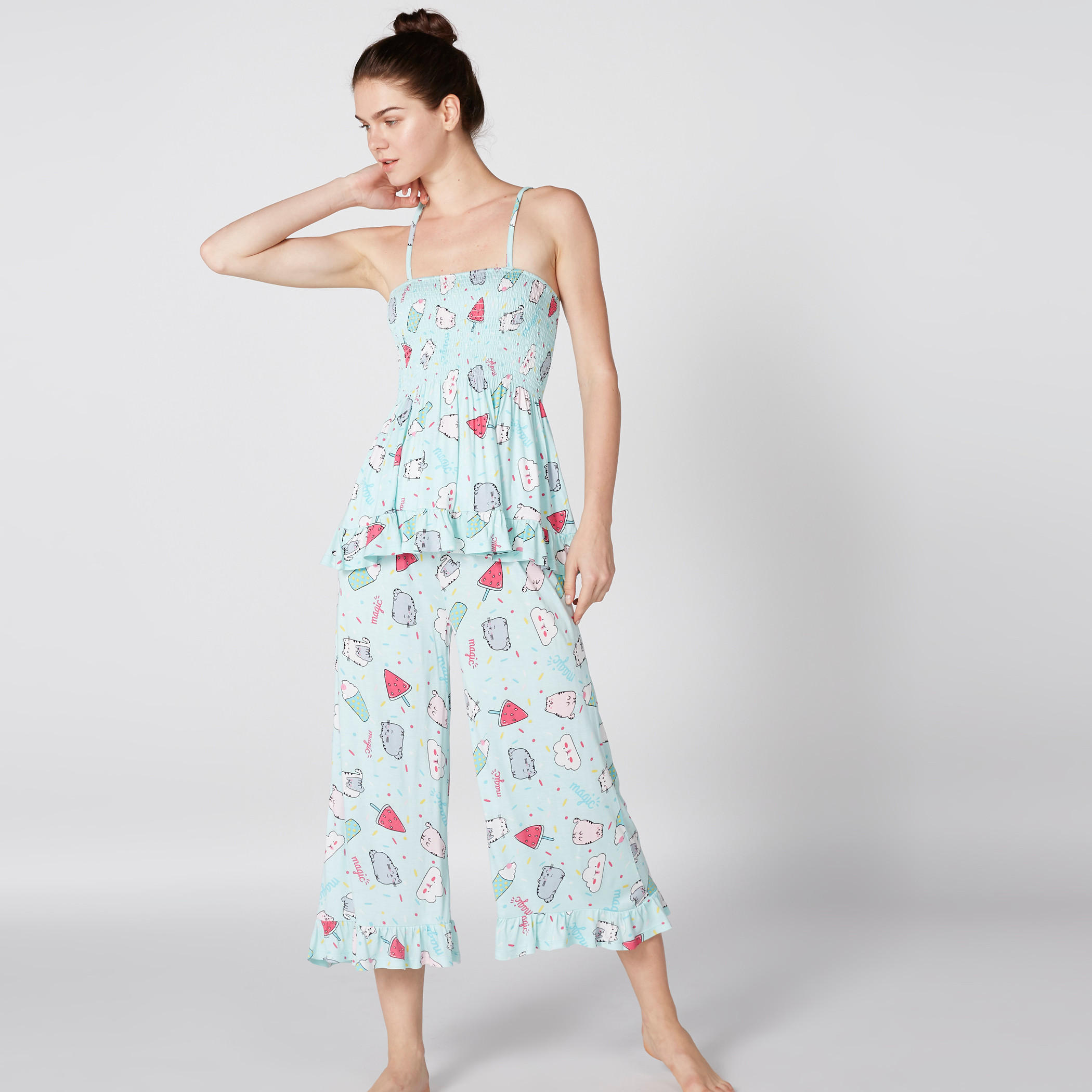 طقم بنطال كابري بتفاصيل كشكش وبلوزة دون أكمام بطبعات-women-clothing-nightwear-pyjamas-longsets-image-3