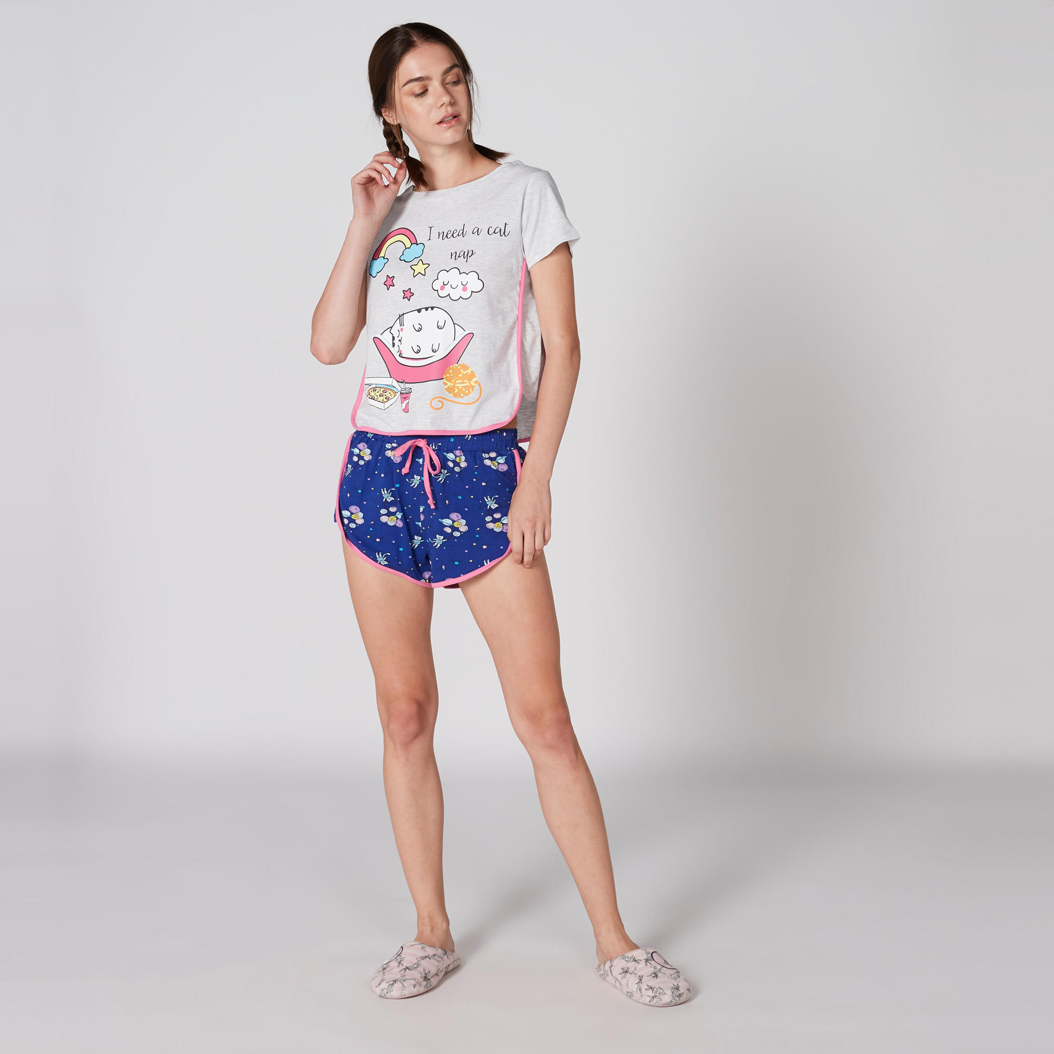 طقم شورت وبلوزة بأكمام قصيرة وطبعات-women-clothing-nightwear-pyjamas-longsets-image-1