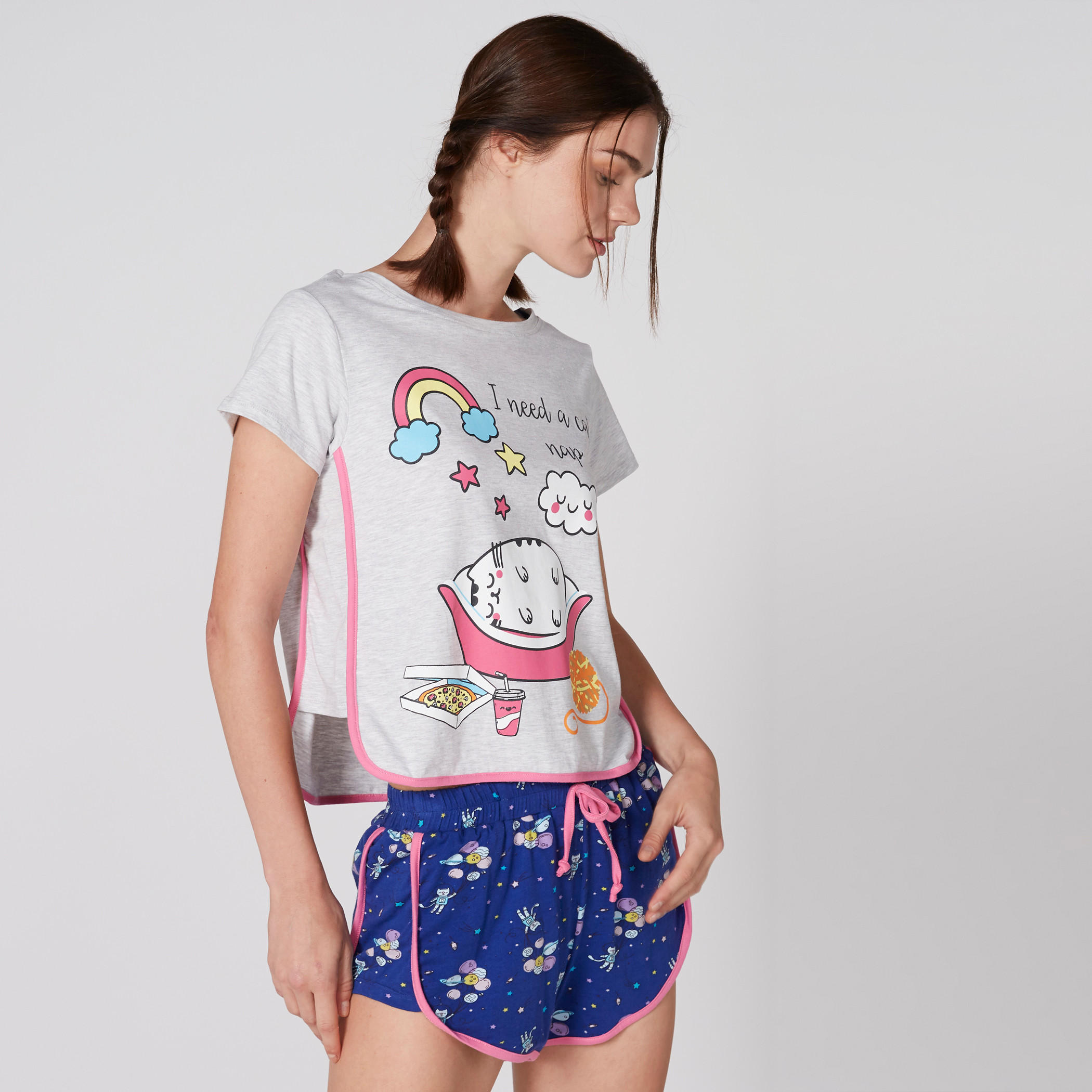 طقم شورت وبلوزة بأكمام قصيرة وطبعات-women-clothing-nightwear-pyjamas-longsets-image-3