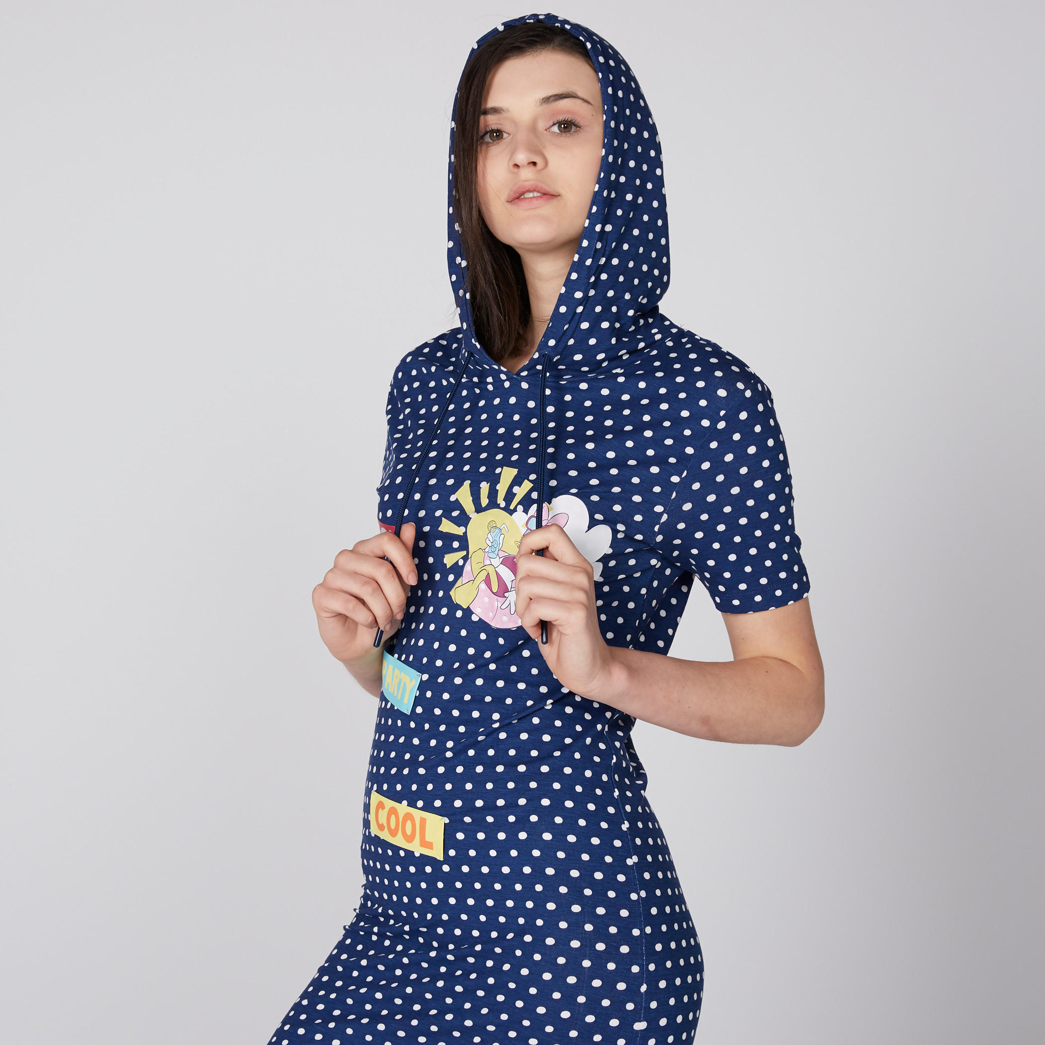 فستان بأكمام قصيرة وفتحة جانبية وطبعات مع قبعة-women-clothing-nightwear-nighties-image-1