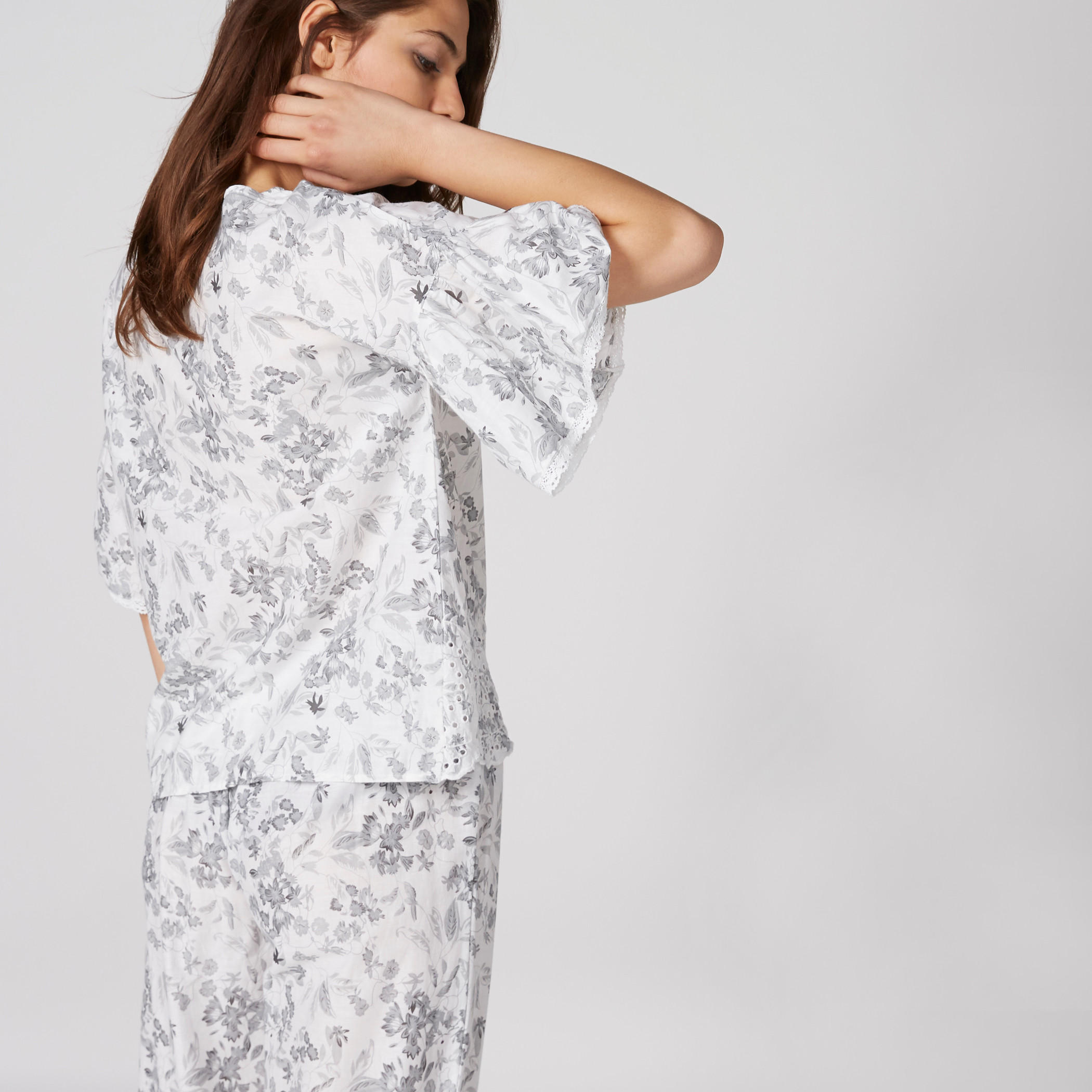 طقم بنطال كابري وبلوزة ليلية بطبعات أزهار-women-clothing-nightwear-pyjamas-longsets-image-3