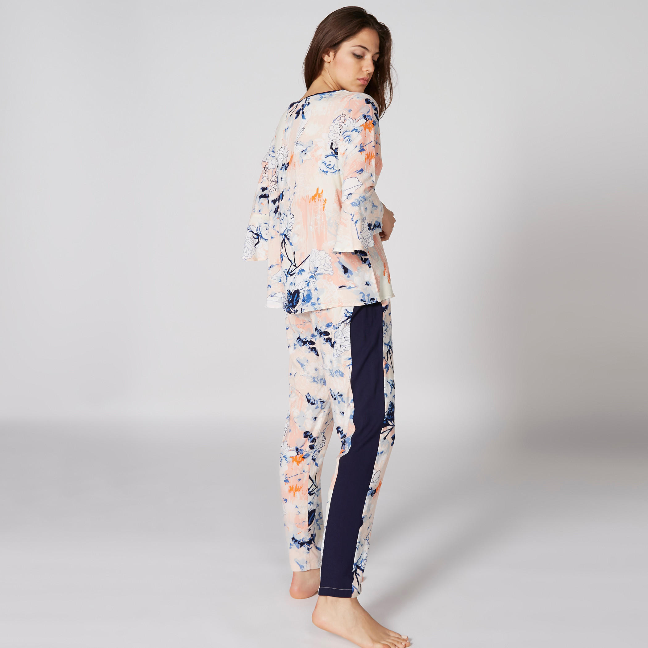 طقم بنطال بيجاما وبلوزة بياقة مستديرة وطبعات-women-clothing-nightwear-pyjamas-longsets-image-2