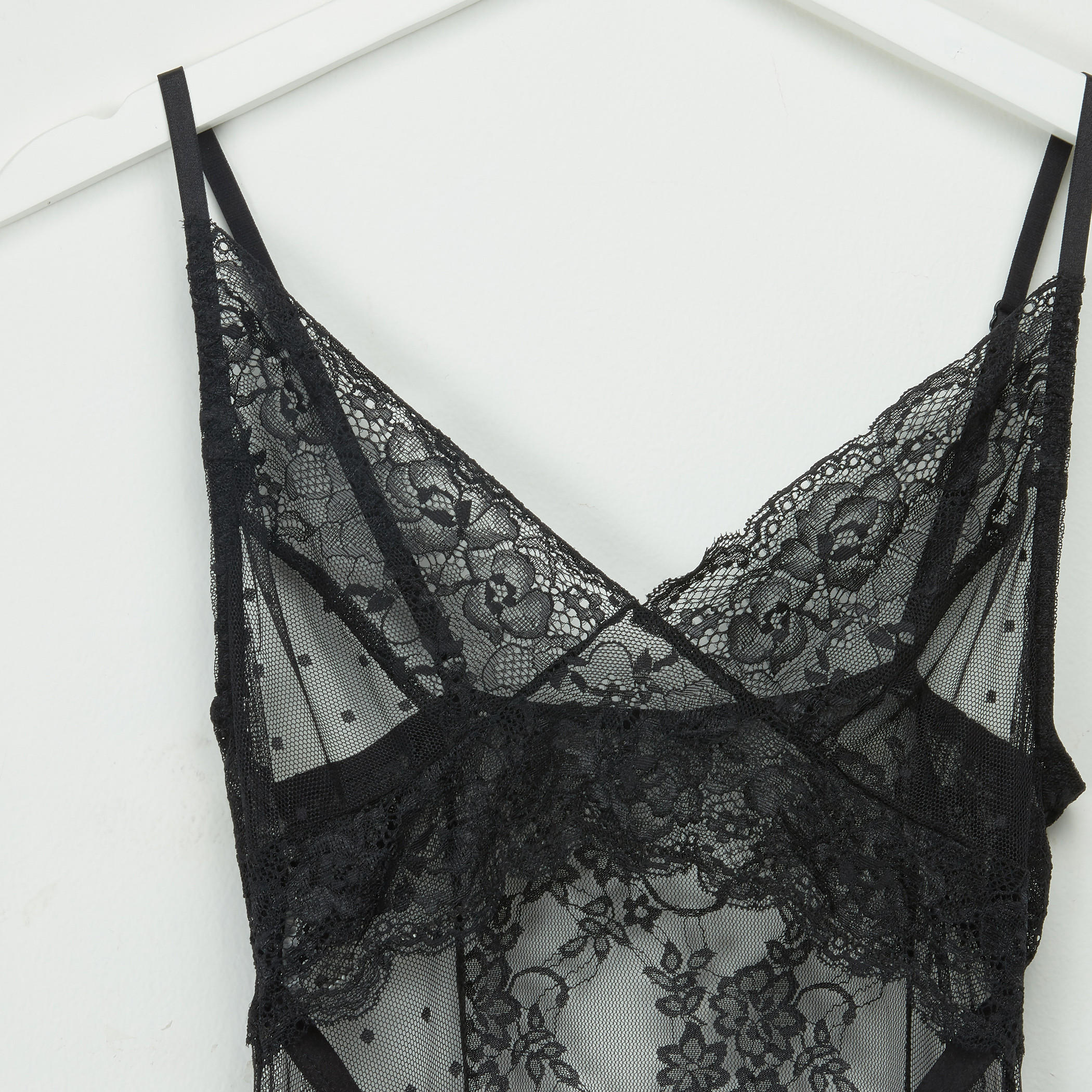 قميص نوم طويل بحمّالات رفيعة وتفاصيل دانتيل-women-clothing-nightwear-nighties-image-3