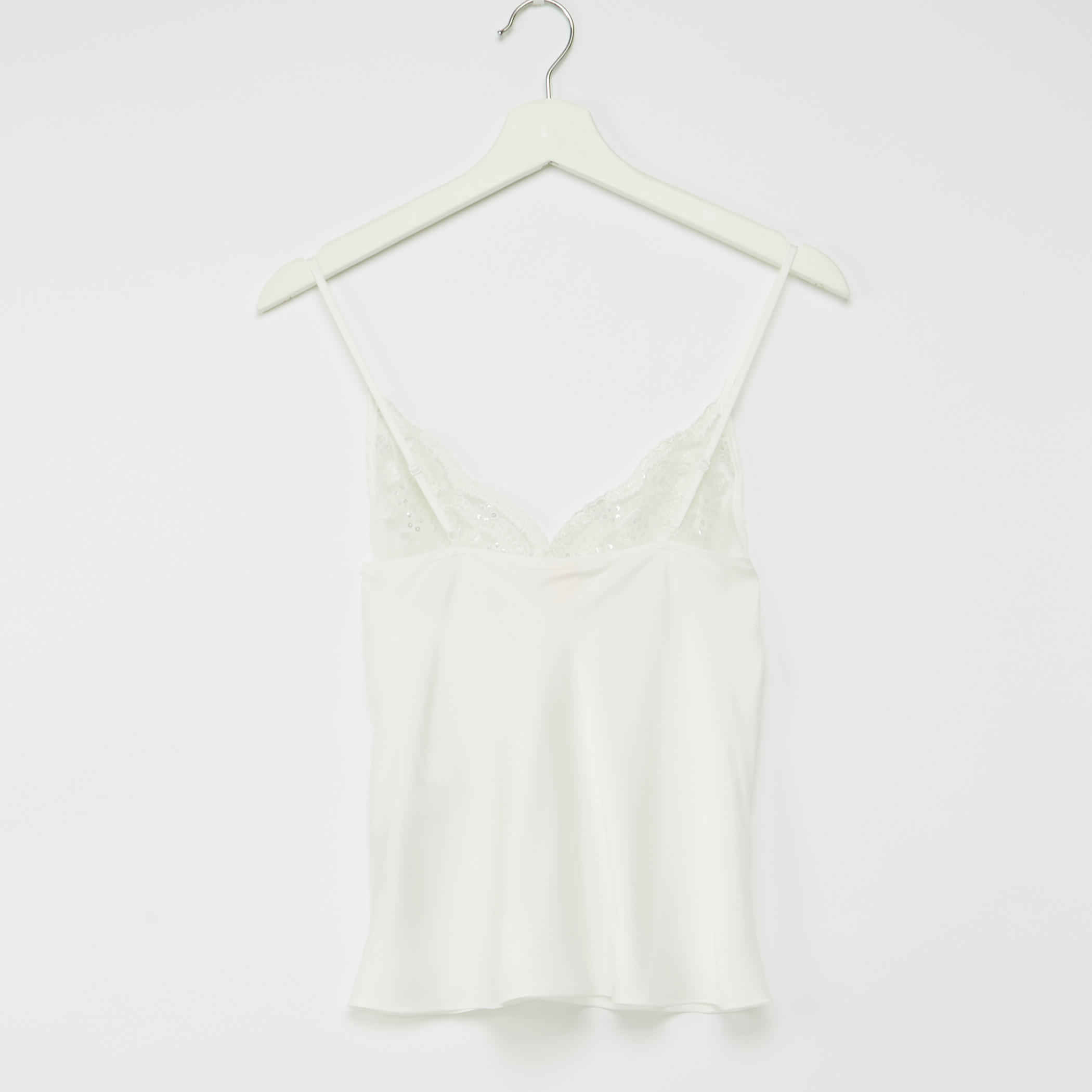 طقم بنطال بيجاما وبلوزة بياقة V وتفاصيل دانتيل-women-clothing-nightwear-pyjamas-longsets-image-3