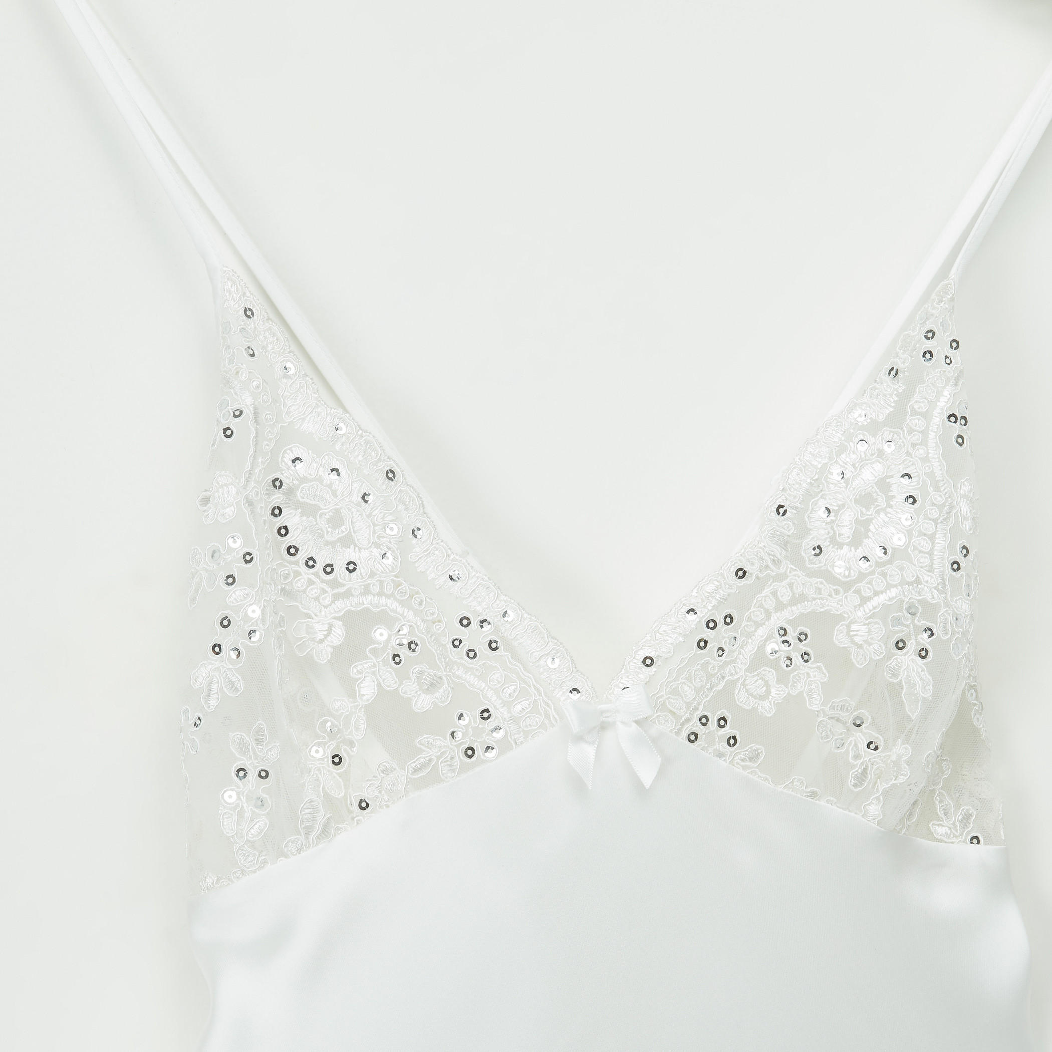 قميص نوم بياقة V وتفاصيل دانتيل-women-clothing-nightwear-nighties-image-3