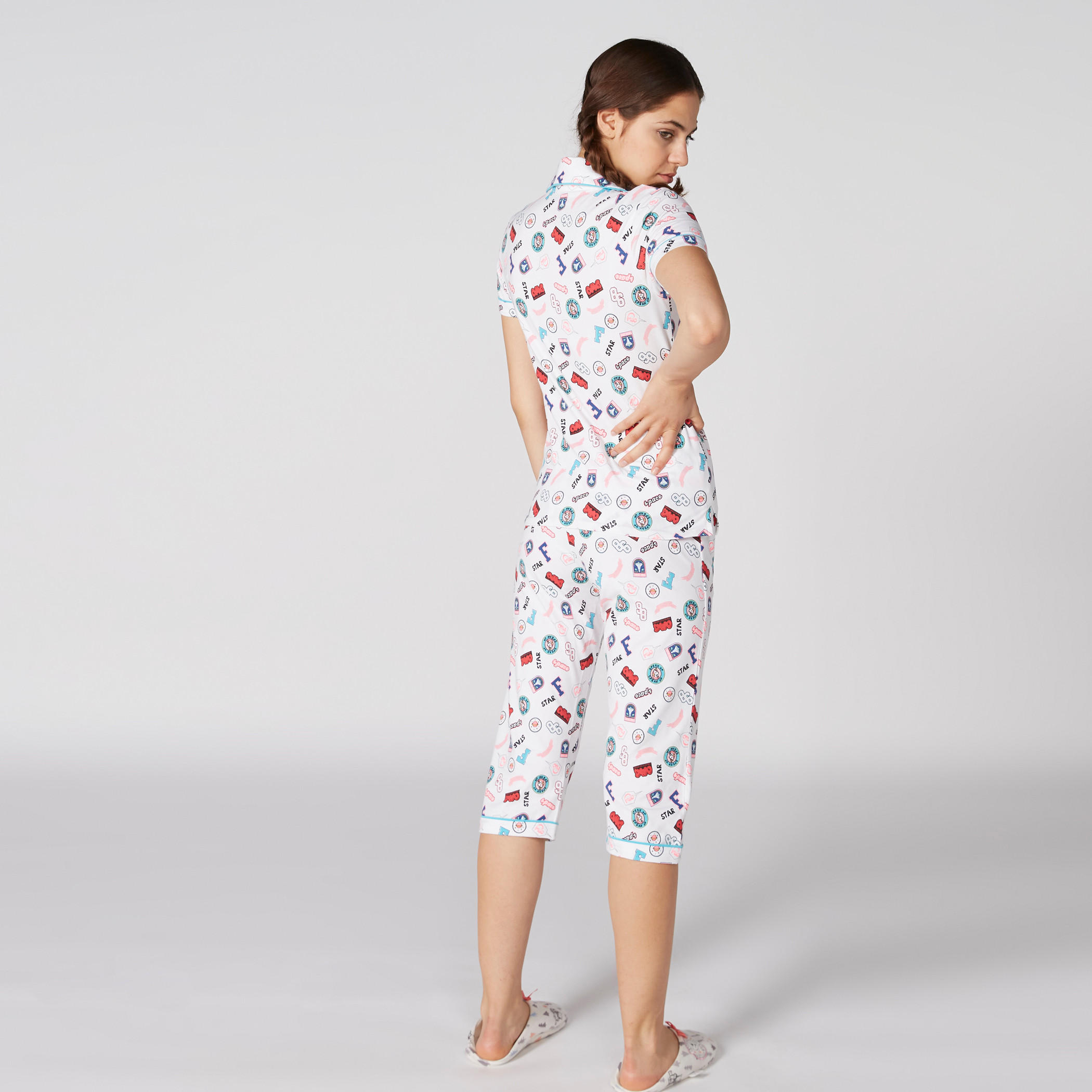 طقم بنطال كابري وقميص بطبعات-women-clothing-nightwear-pyjamas-longsets-image-2
