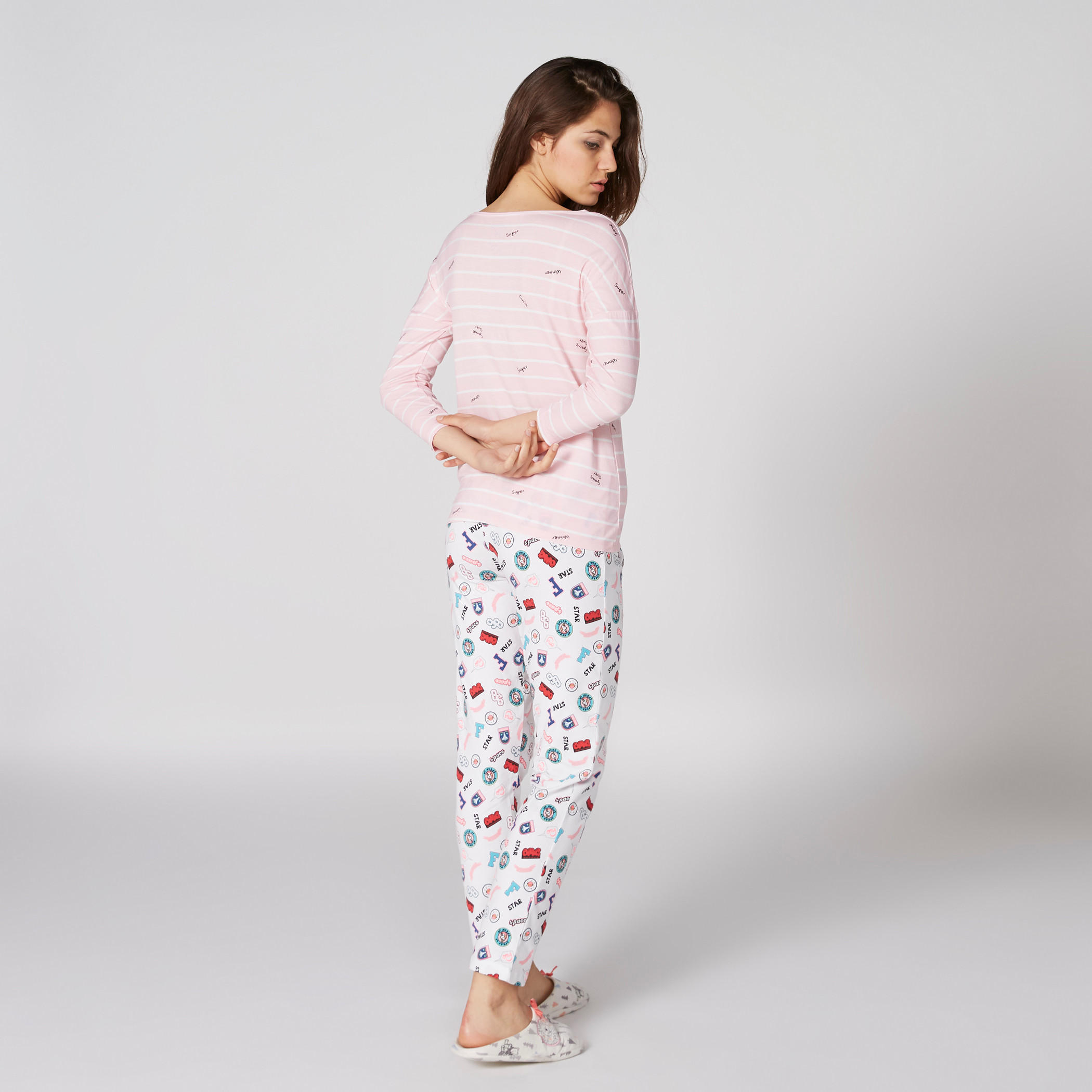 طقم بنطال بيجاما وتيشيرت بطبعات-women-clothing-nightwear-pyjamas-longsets-image-2