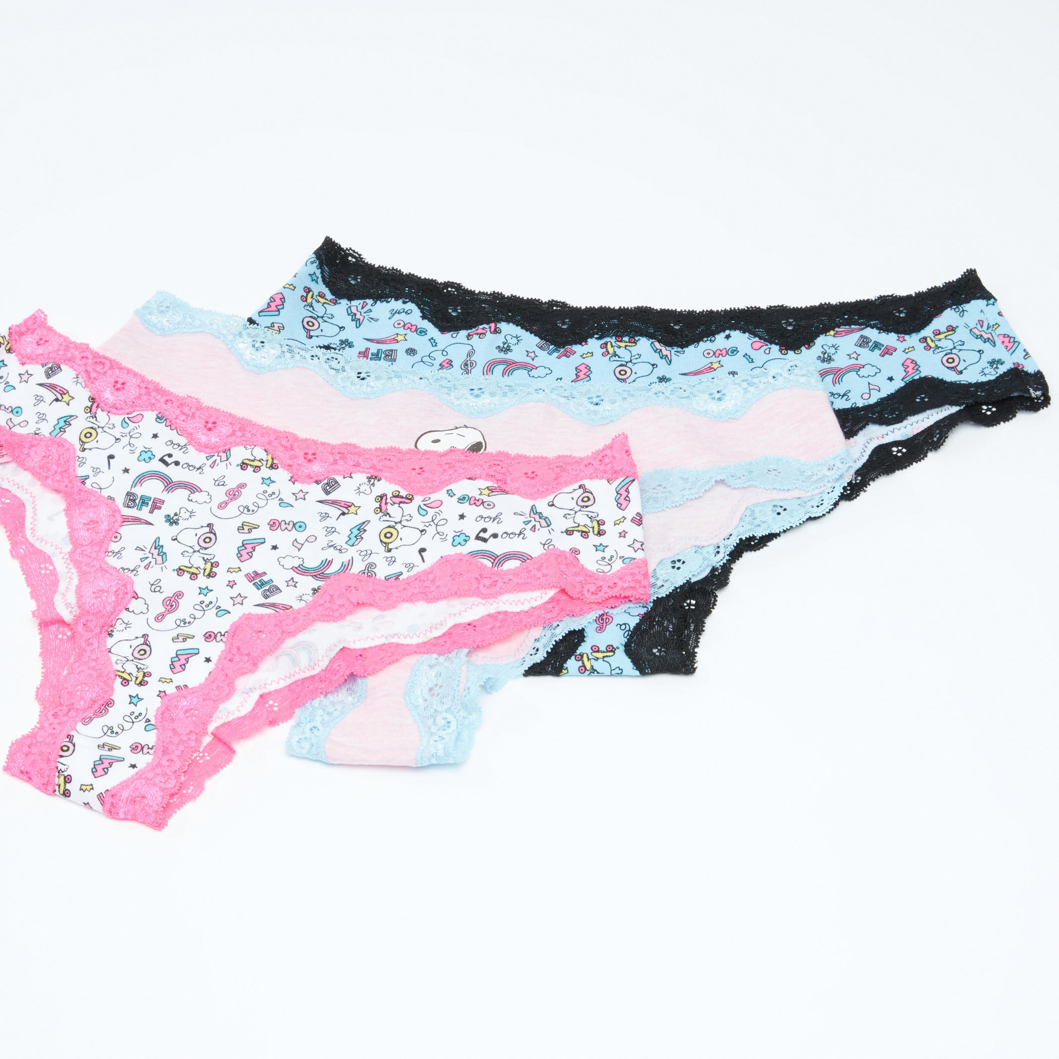 سراويل بيكيني بتفاصيل دانتيل وطبعات سنوبي دوج - طقم من 3 قطع-women-clothing-lingerie-panties-image-1