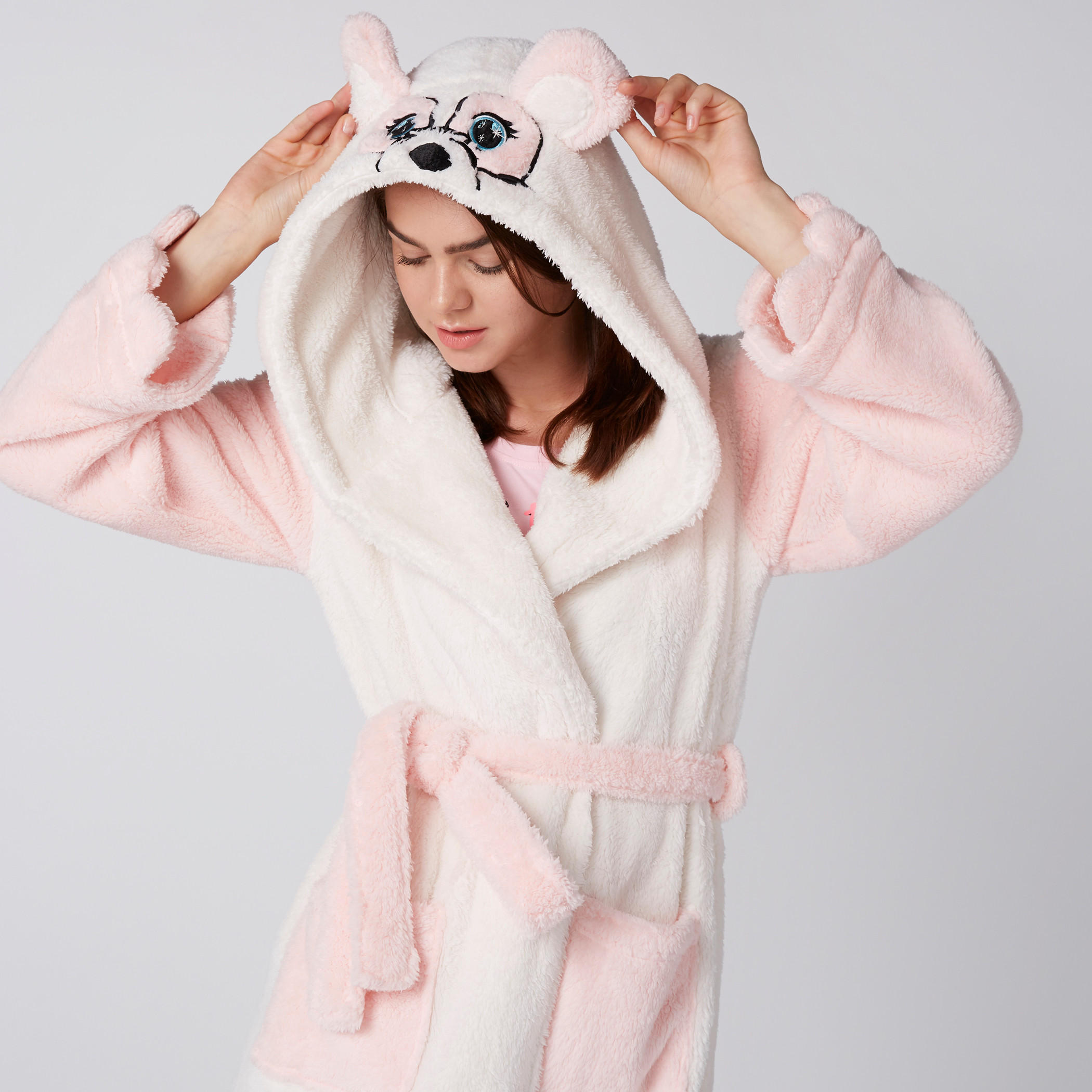 روب حمام قطيفة بجيوب وقبعة-women-clothing-nightwear-robes-image-1