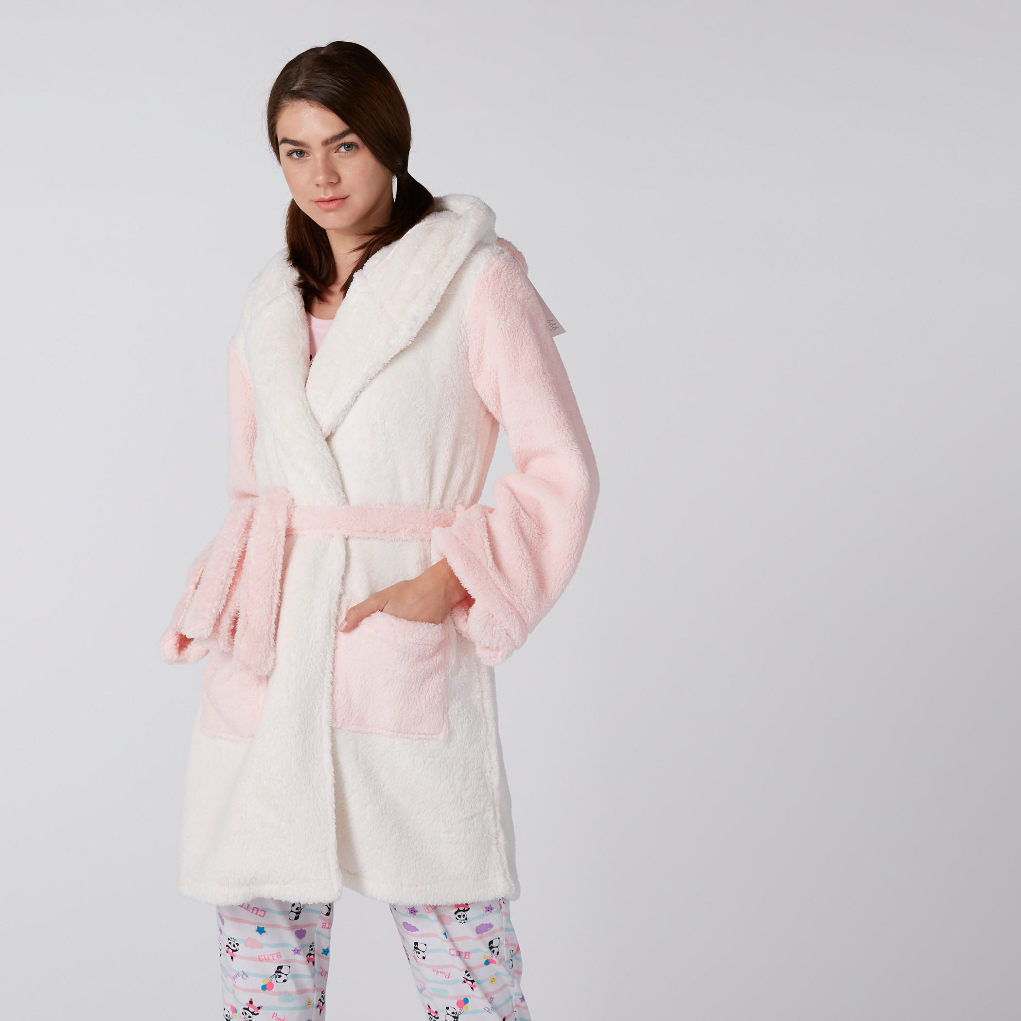 روب حمام قطيفة بجيوب وقبعة-women-clothing-nightwear-robes-image-3