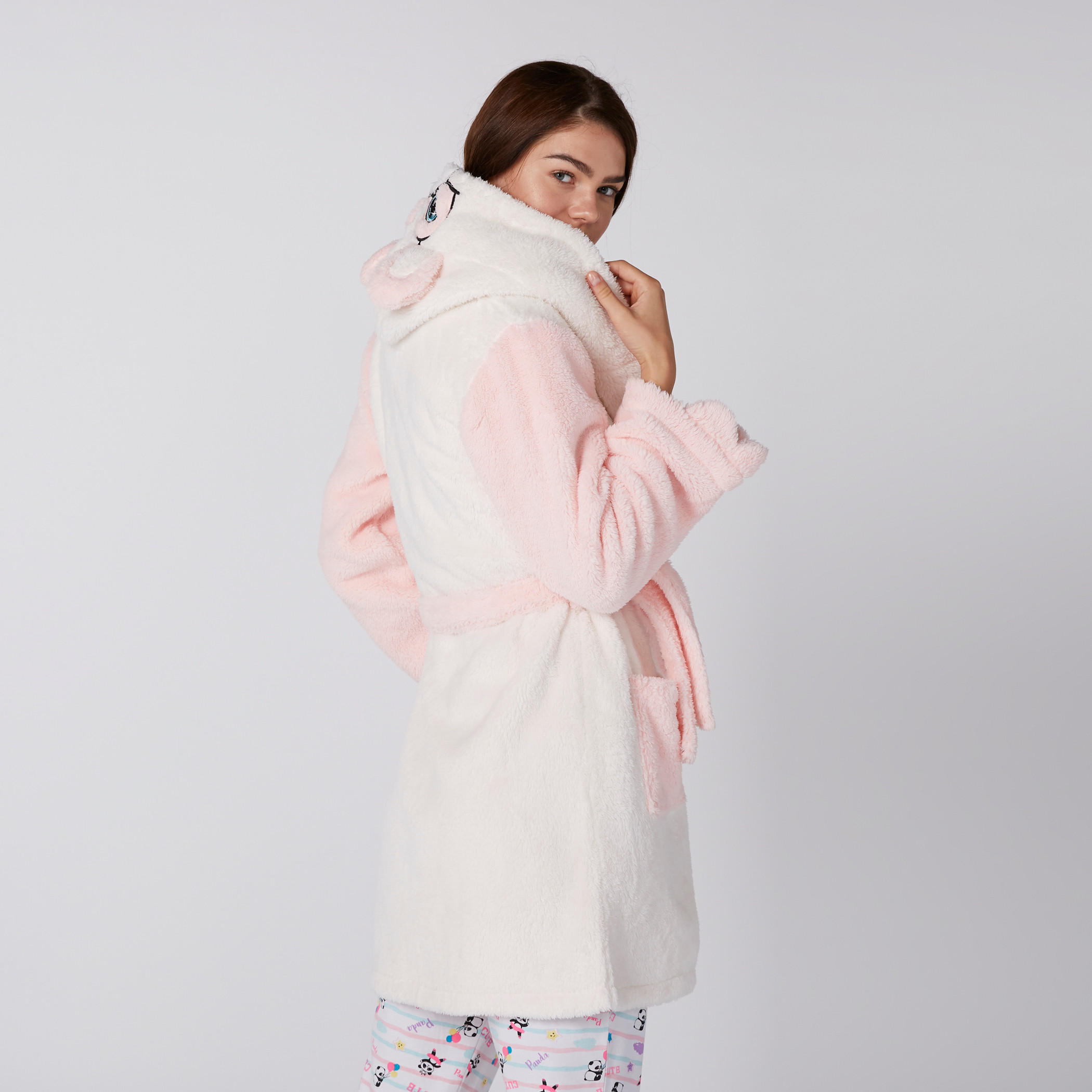 روب حمام قطيفة بجيوب وقبعة-women-clothing-nightwear-robes-image-4