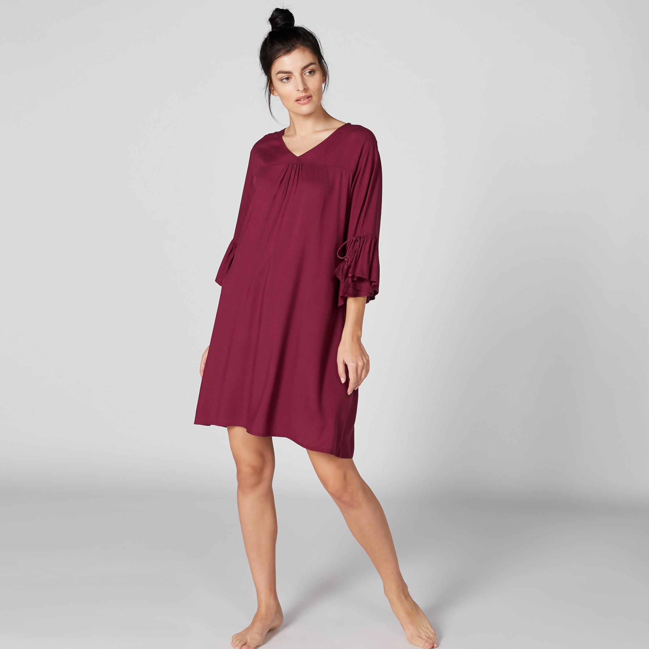 قميص نوم بياقة V وأكمام واسعة وحزام رباط - طقم من قطعتين-women-clothing-nightwear-nighties-image-3