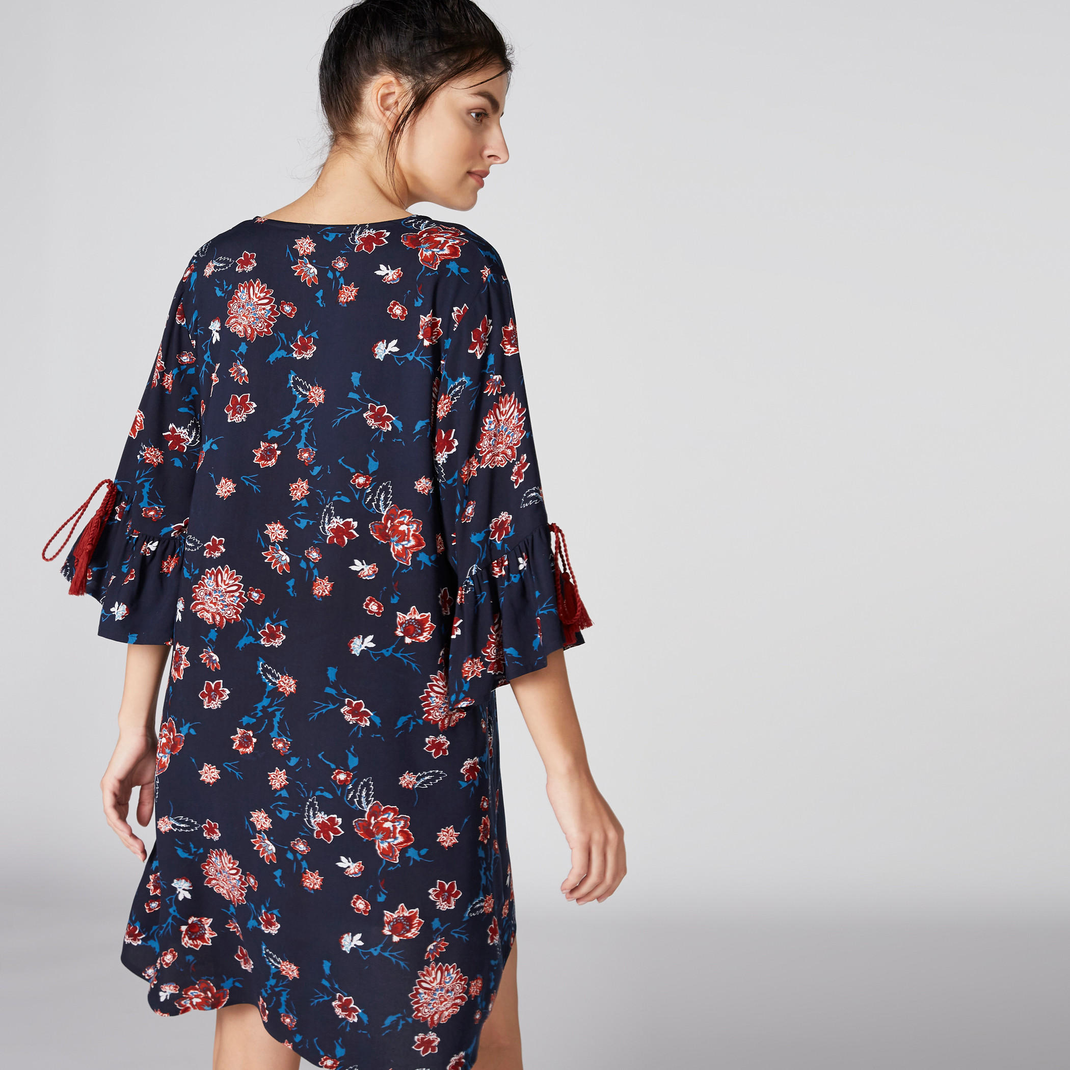 قميص نوم بياقة V وأكمام واسعة وحزام رباط - طقم من قطعتين-women-clothing-nightwear-nighties-image-4