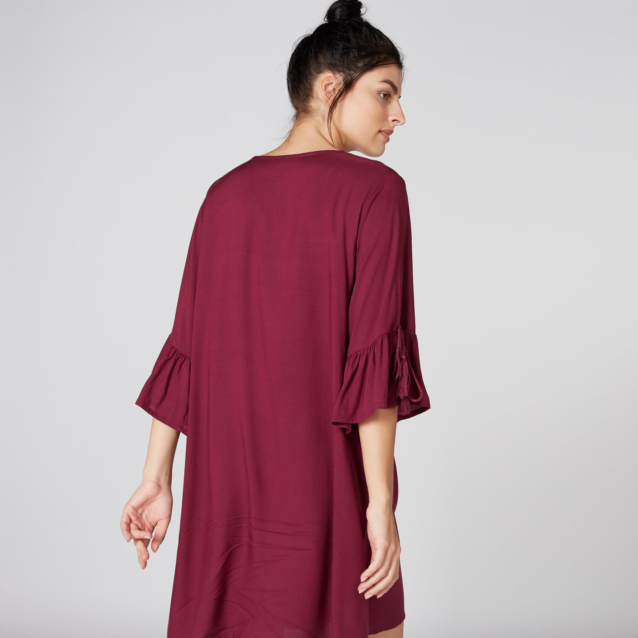قميص نوم بياقة V وأكمام واسعة وحزام رباط - طقم من قطعتين-women-clothing-nightwear-nighties-image-5