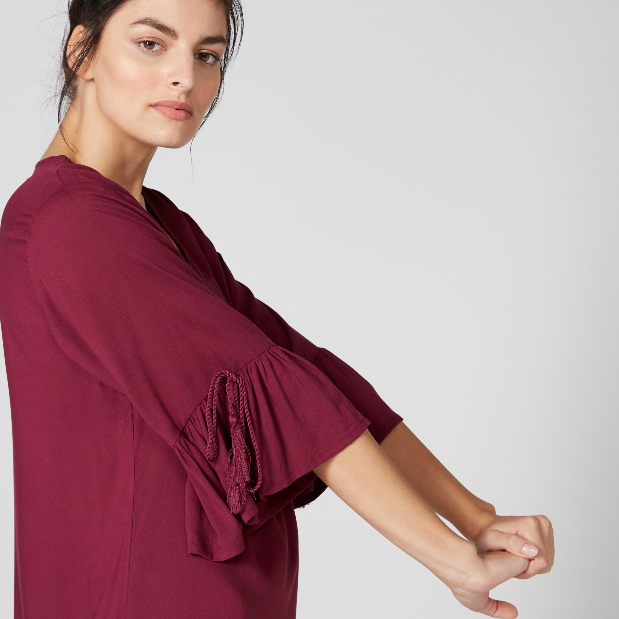 قميص نوم بياقة V وأكمام واسعة وحزام رباط - طقم من قطعتين-women-clothing-nightwear-nighties-image-9