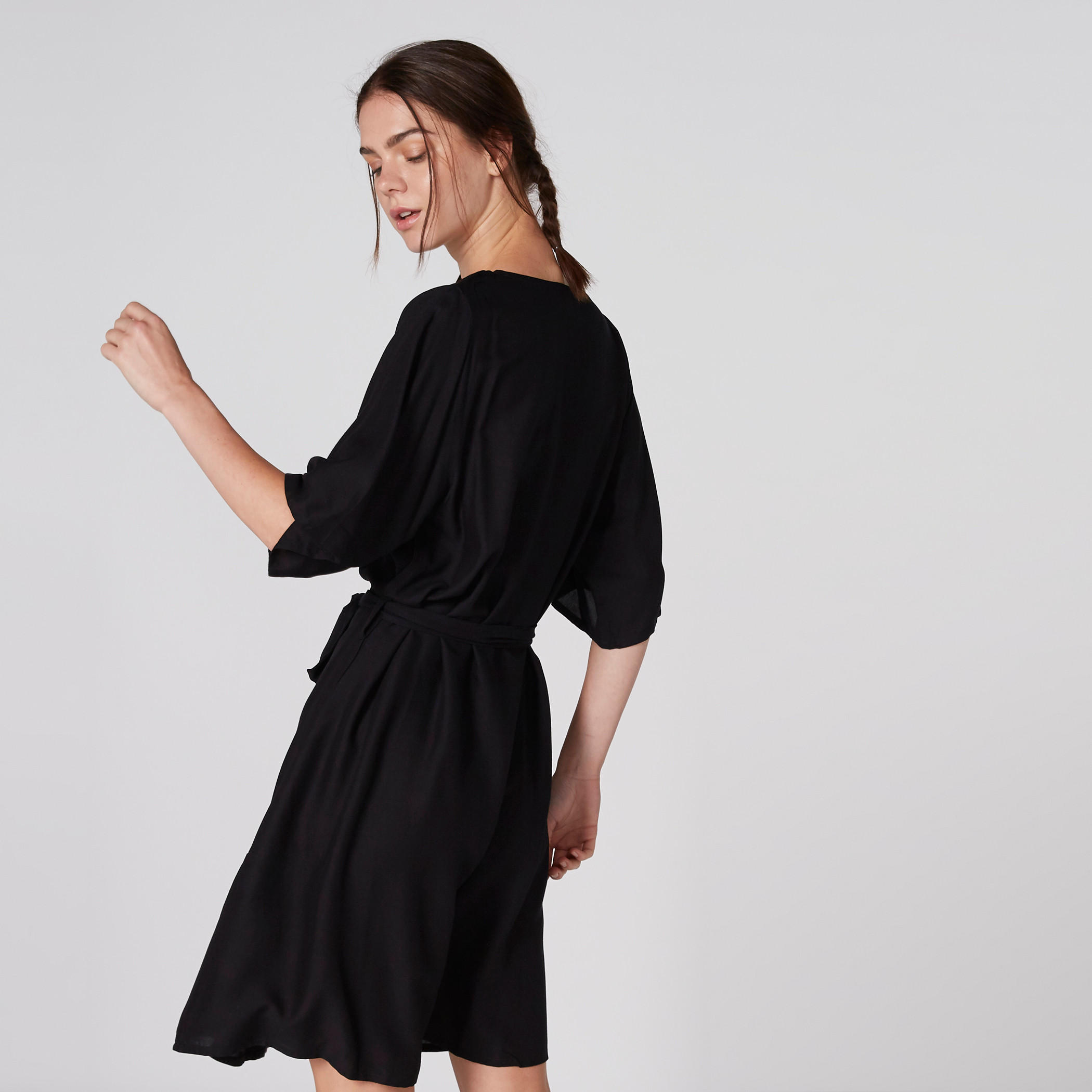 فستان بياقة V وأكمام واسعة وحزام رباط - طقم من قطعتين-women-clothing-nightwear-nighties-image-4