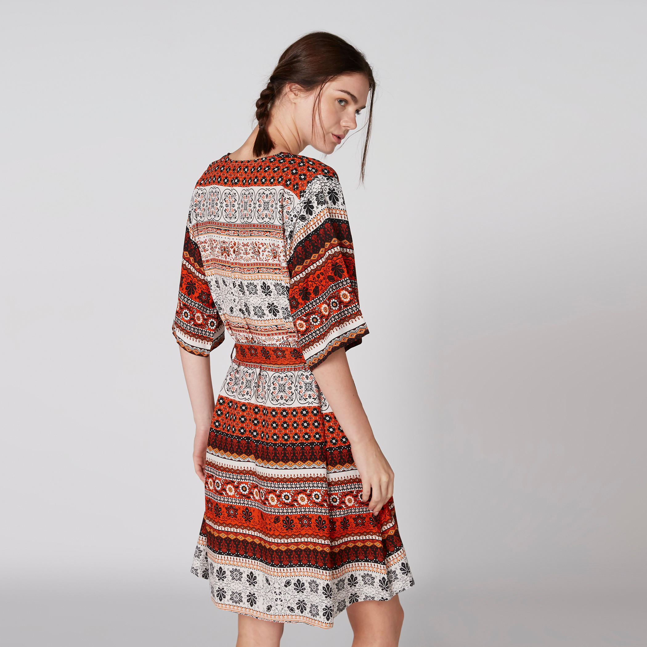فستان بياقة V وأكمام واسعة وحزام رباط - طقم من قطعتين-women-clothing-nightwear-nighties-image-5