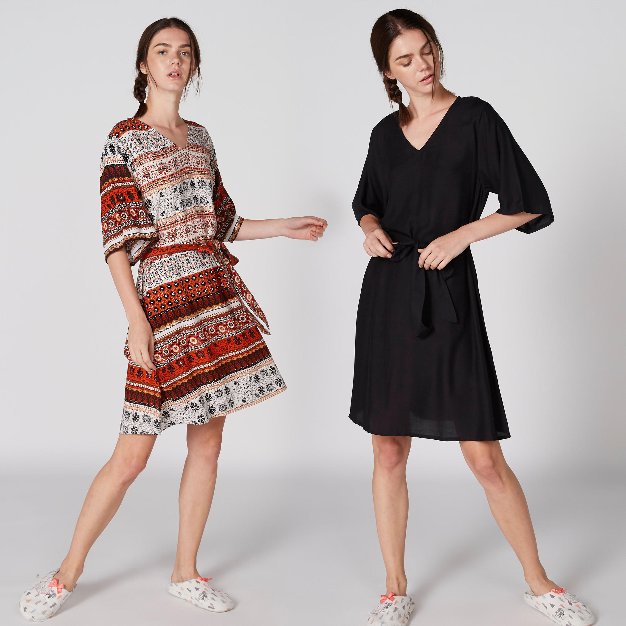 فستان بياقة V وأكمام واسعة وحزام رباط - طقم من قطعتين-women-clothing-nightwear-nighties-image-1