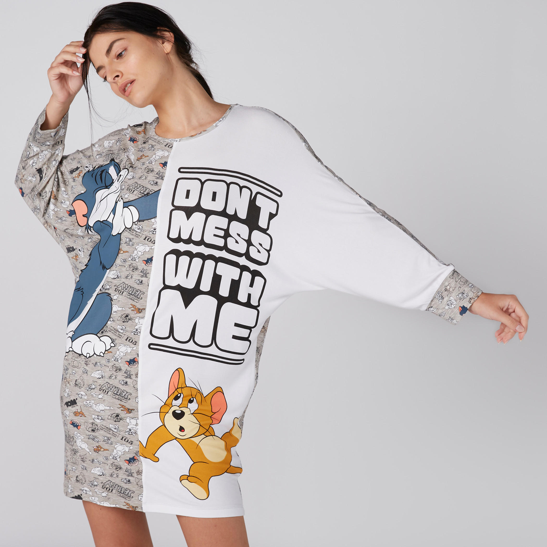 قميص نوم بياقة مستديرة وأكمام طويلة وطبعات توم أند جيري-women-clothing-nightwear-pyjamas-tops-image-1