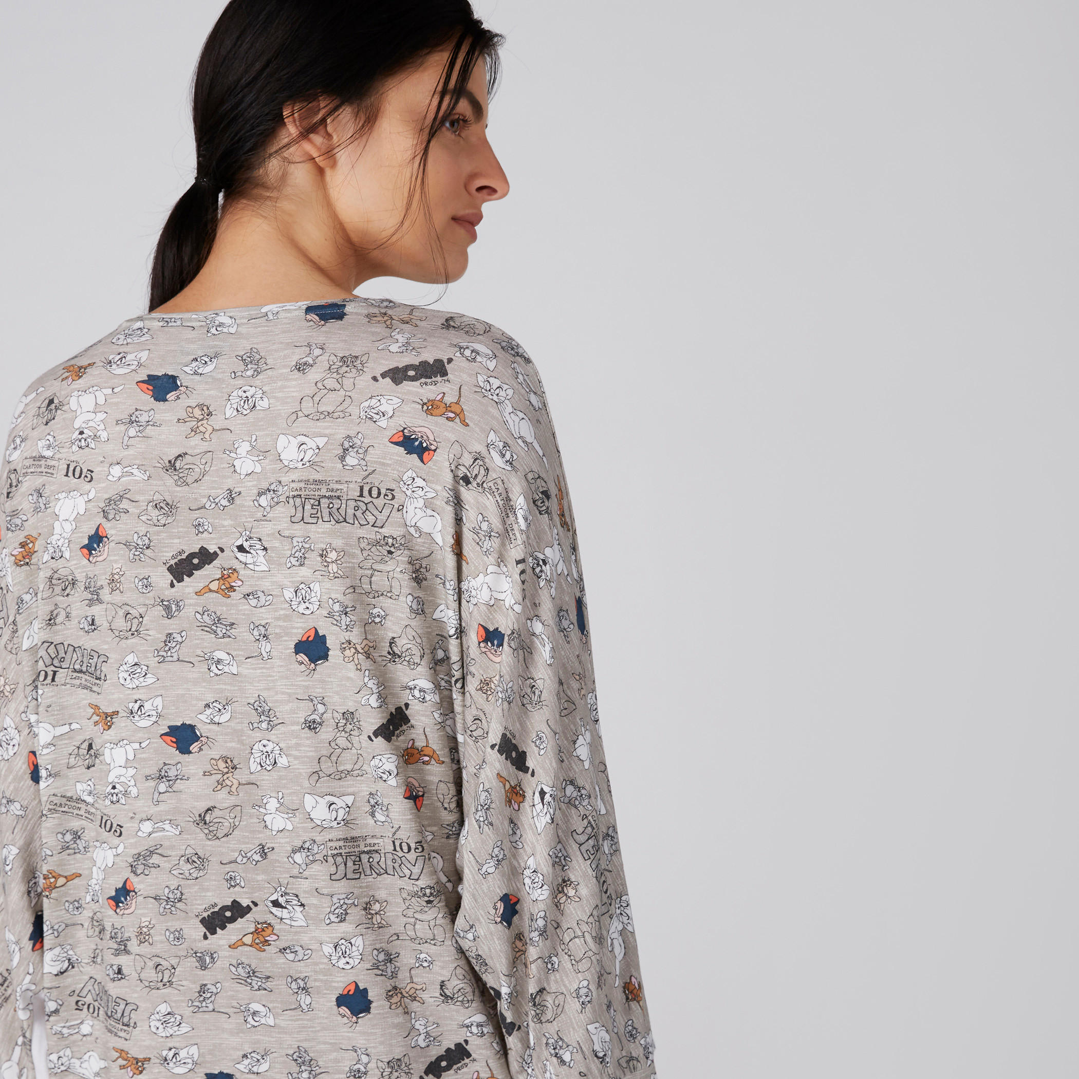 قميص نوم بياقة مستديرة وأكمام طويلة وطبعات توم أند جيري-women-clothing-nightwear-pyjamas-tops-image-2