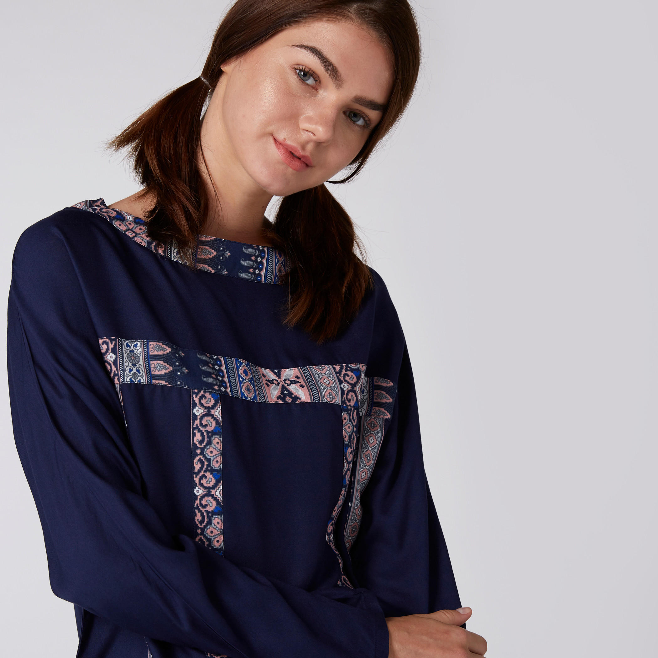 طقم بيجاما من بلوزة وبنطال بطبعات-women-clothing-nightwear-pyjamas-longsets-image-1